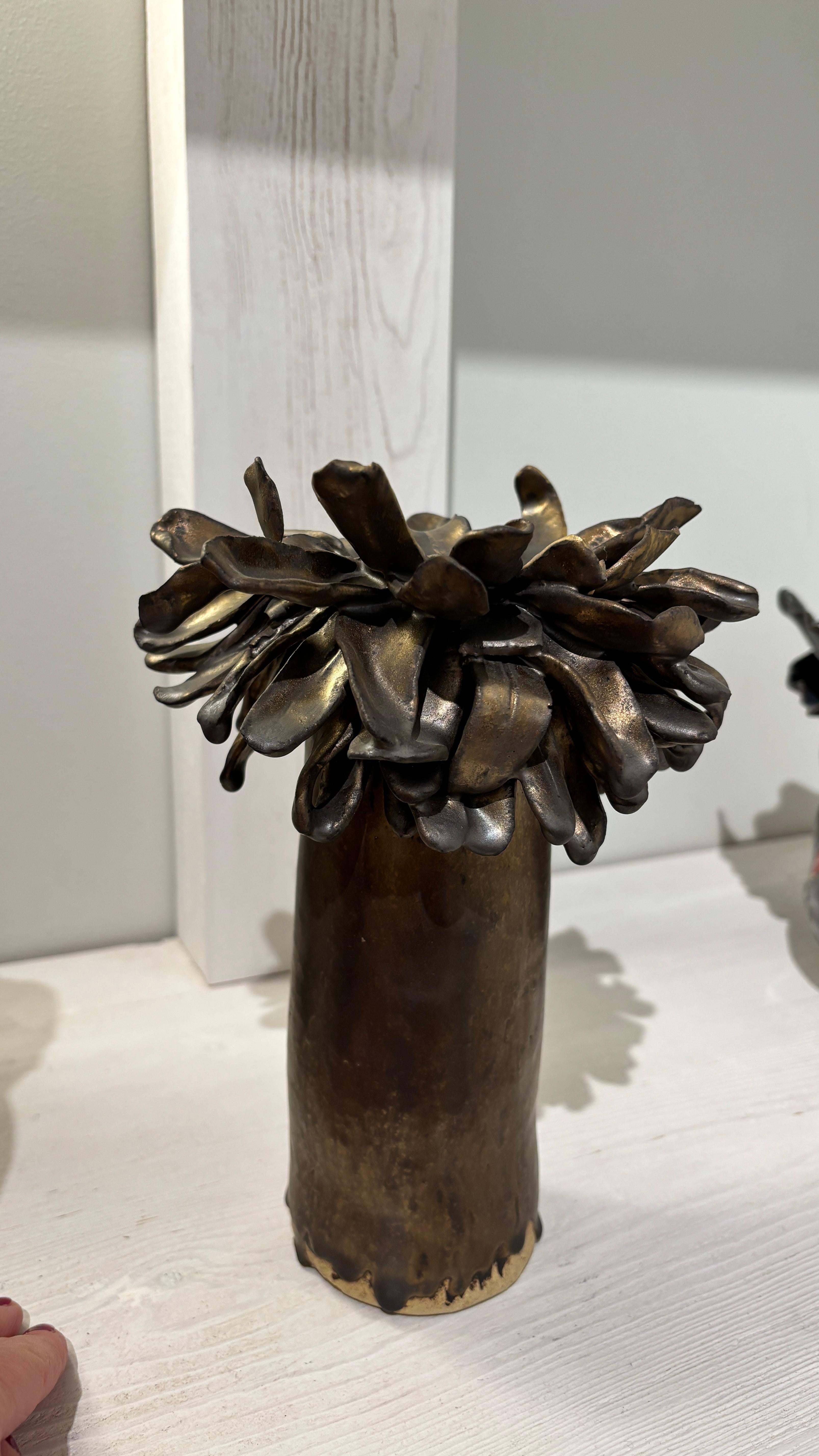 Vase floral en bronze grès n° 5 de Hania Jneid en vente 2