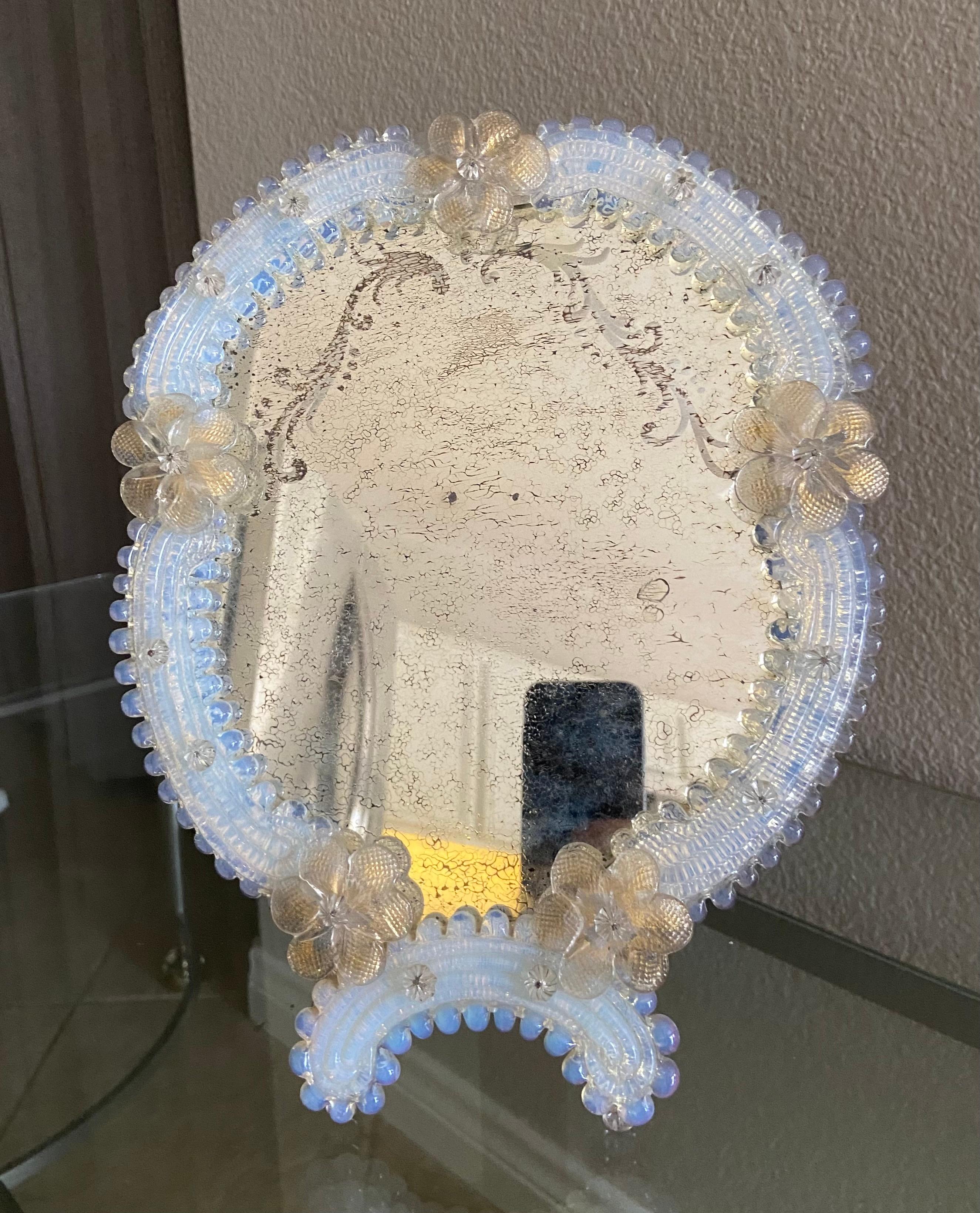 Milieu du XXe siècle Miroir de table en verre vénitien à motifs floraux de Murano en vente
