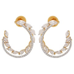 Orecchini a cerchio in oro giallo 14 carati con diamante SI/H di 2,8 carati ispirati alla vite floreale