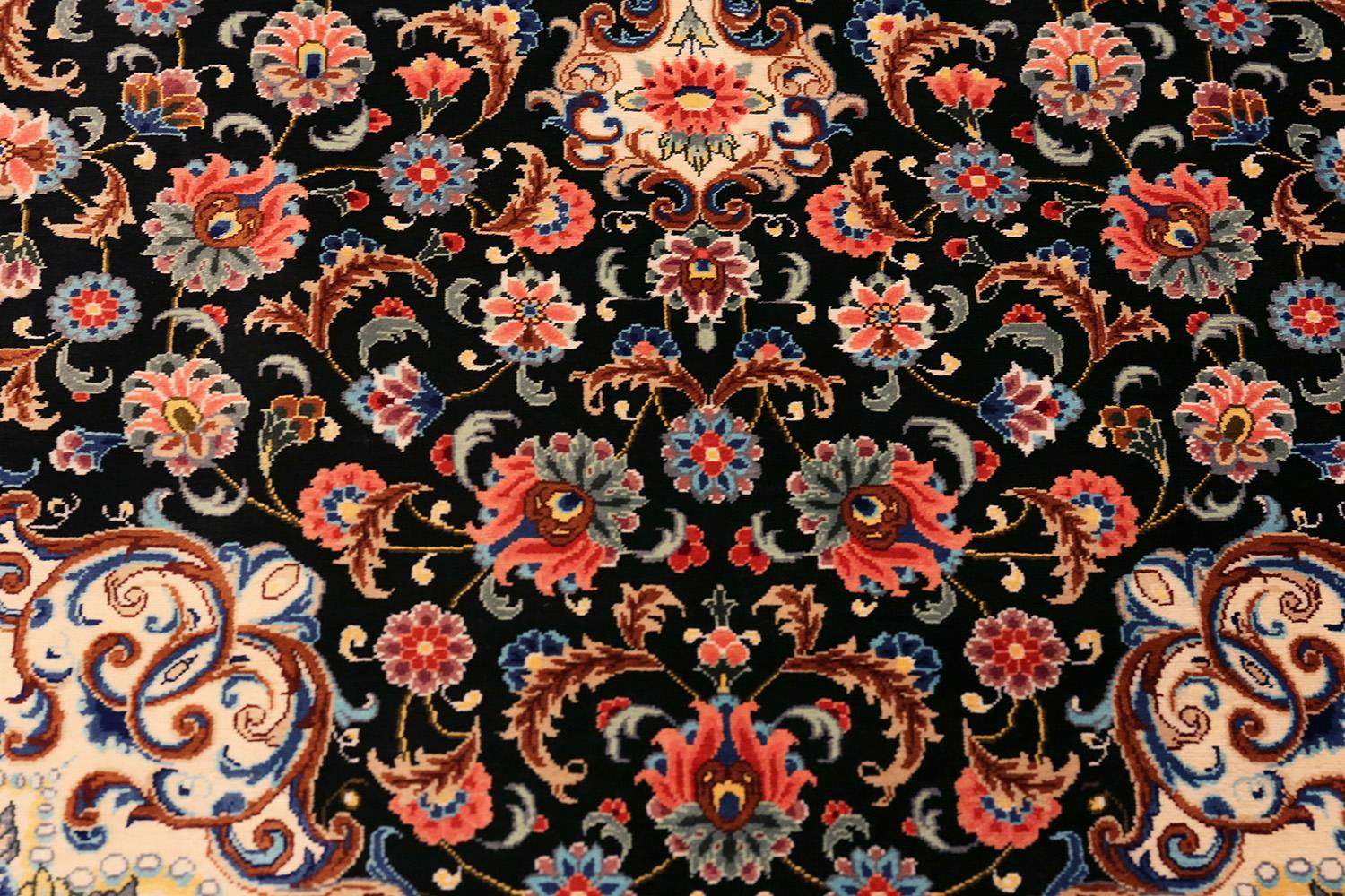 Floral Vintage Persian Silk Qum Medallion Rug. 3 ft 7 in x 5 ft 7 in In Good Condition In New York, NY