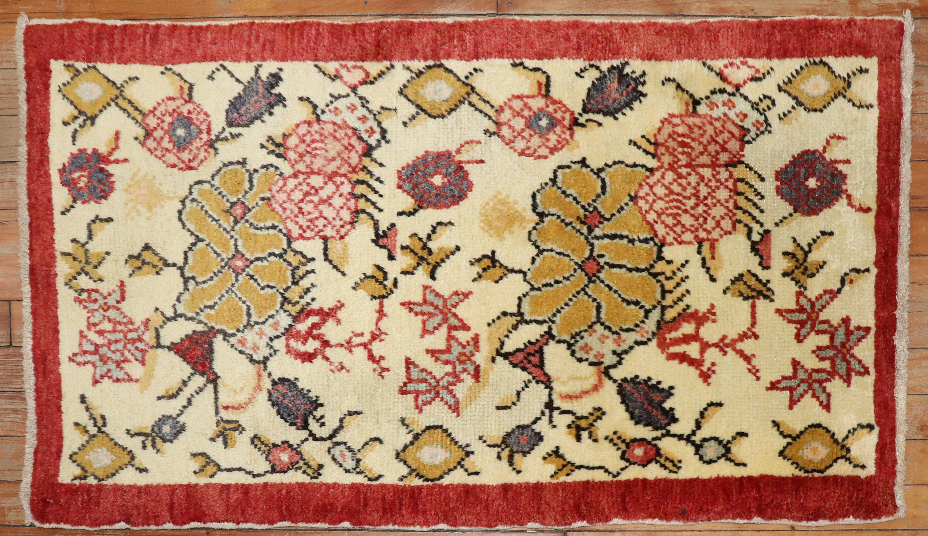 Country Floral Vintage Turkish Rug, 2'1'' x 3'9'' For Sale