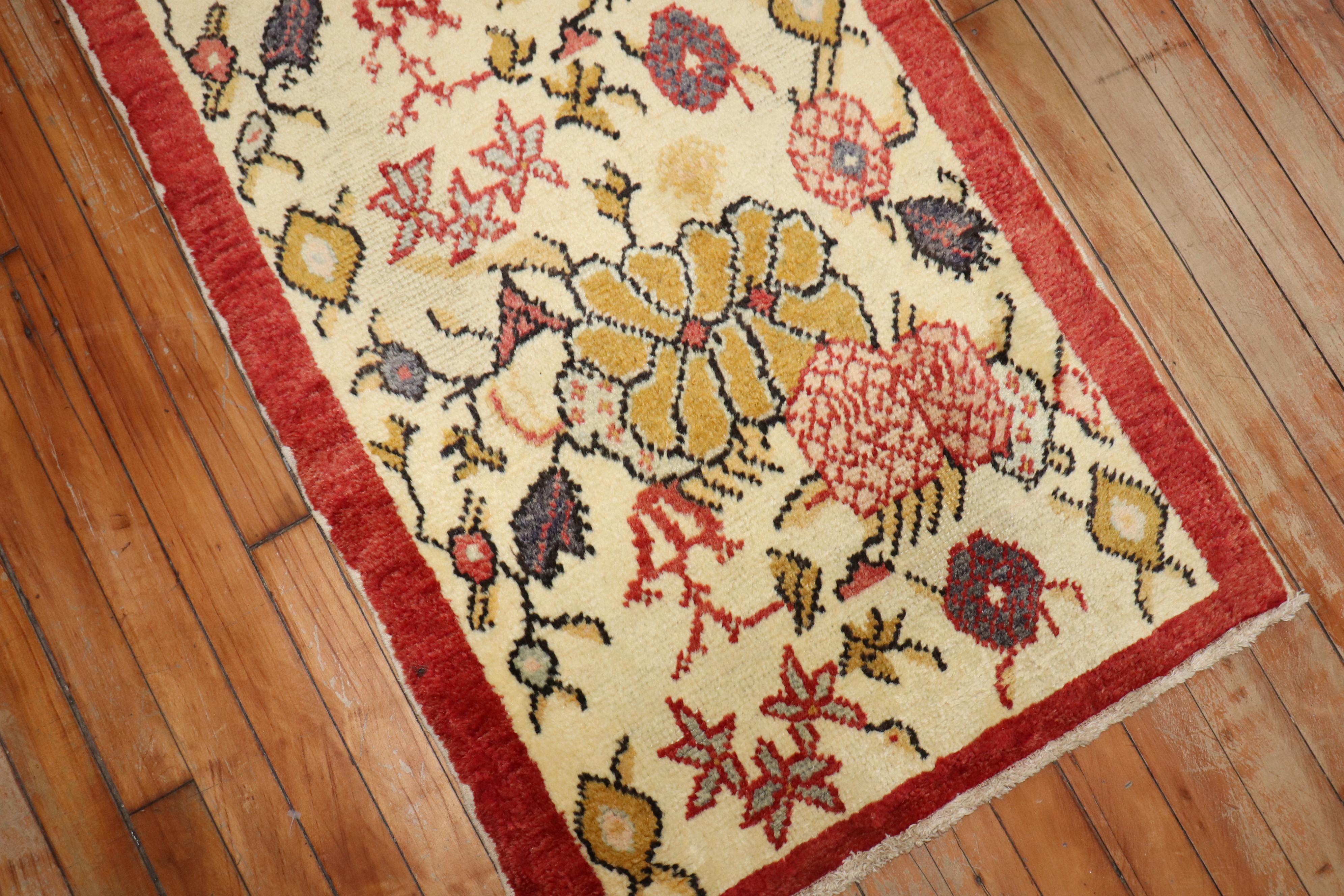 Floral Vintage Turkish Rug, 2'1'' x 3'9'' In Good Condition For Sale In New York, NY