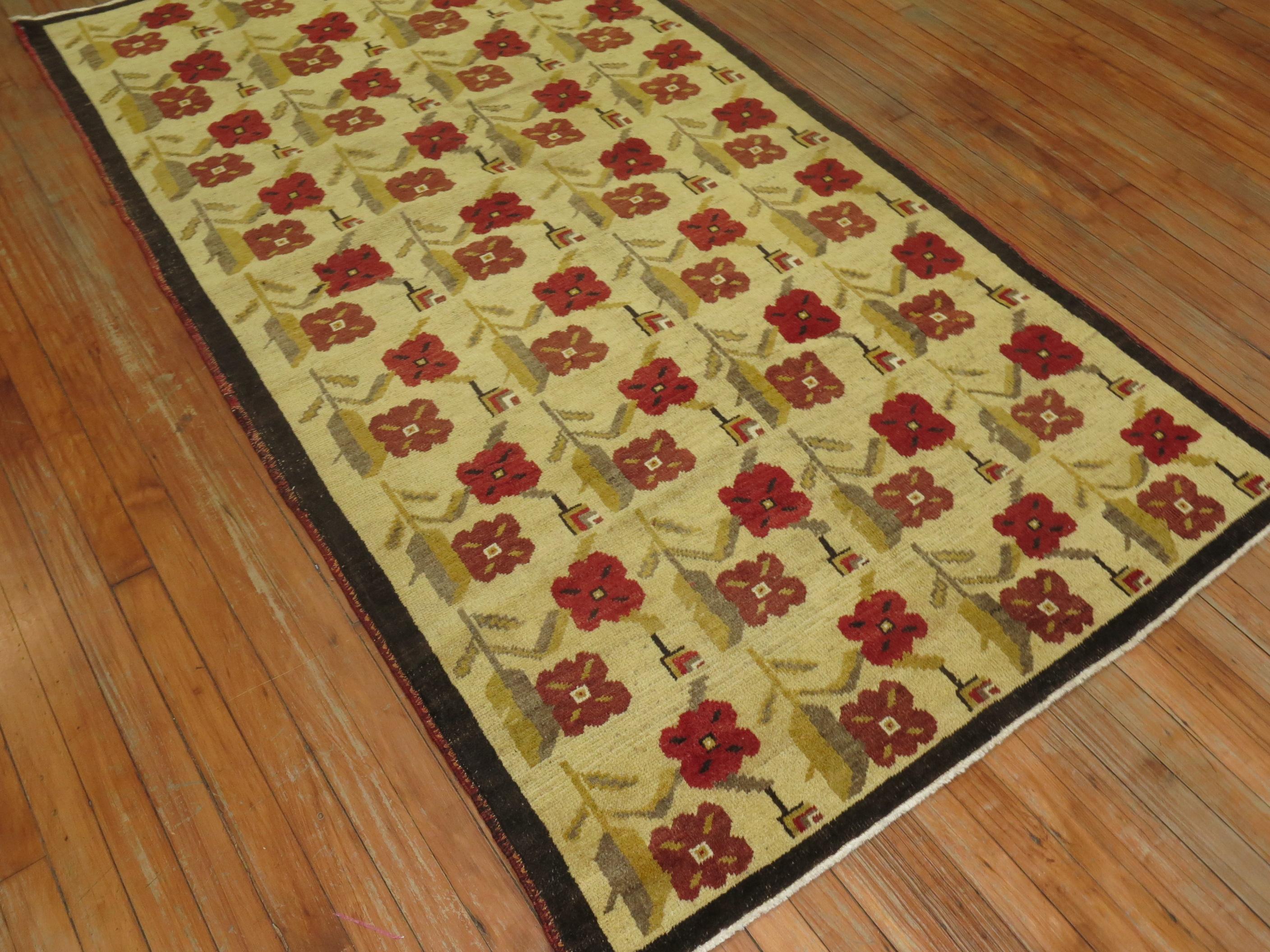 Alfombra floral turca única de mediados del siglo XX. Pila limpia y en buen estado.

4'1'' x 7'5''