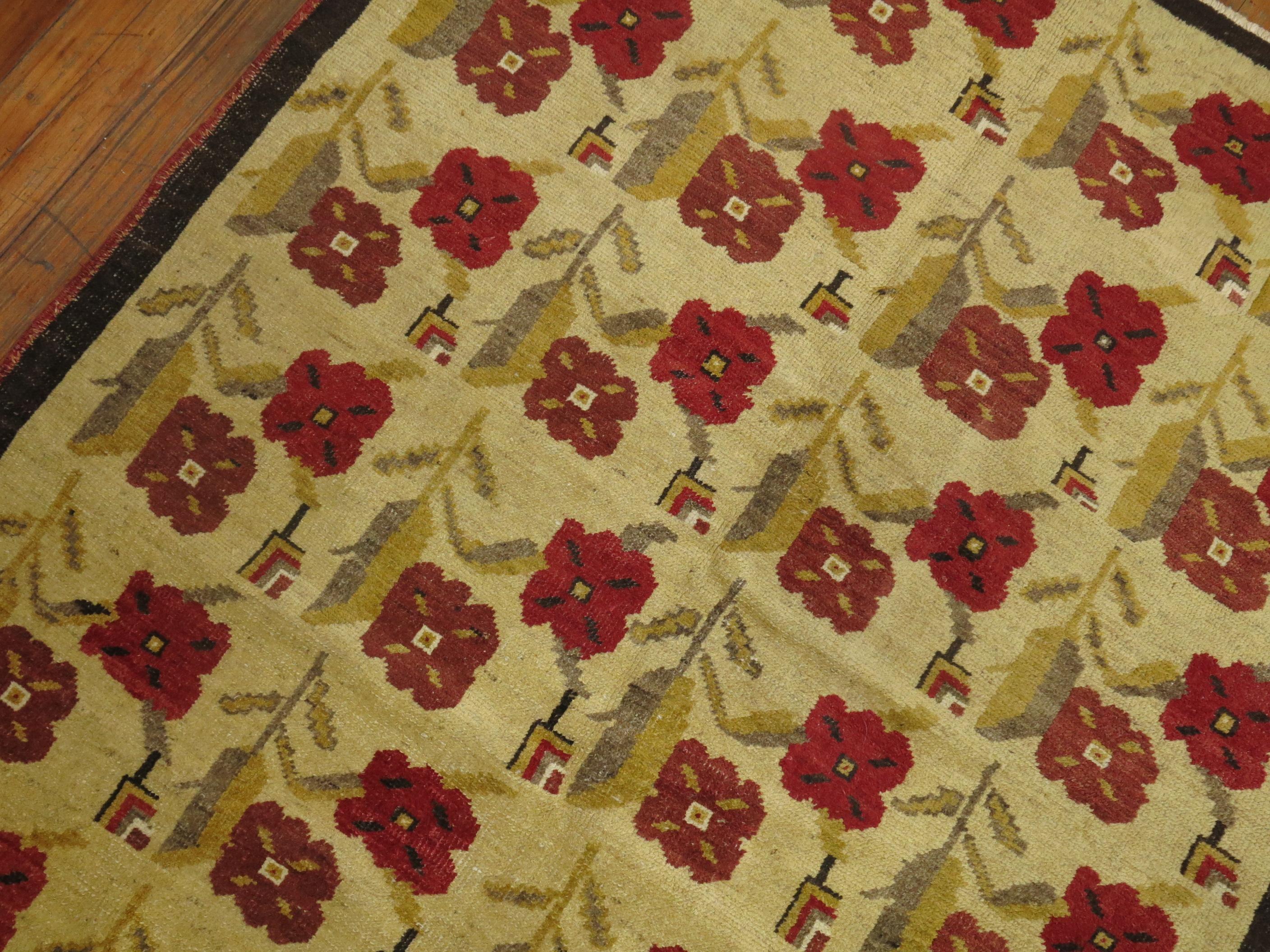 Alfombra Turca Vintage Floral de 4 x 7 pies siglo XX en venta