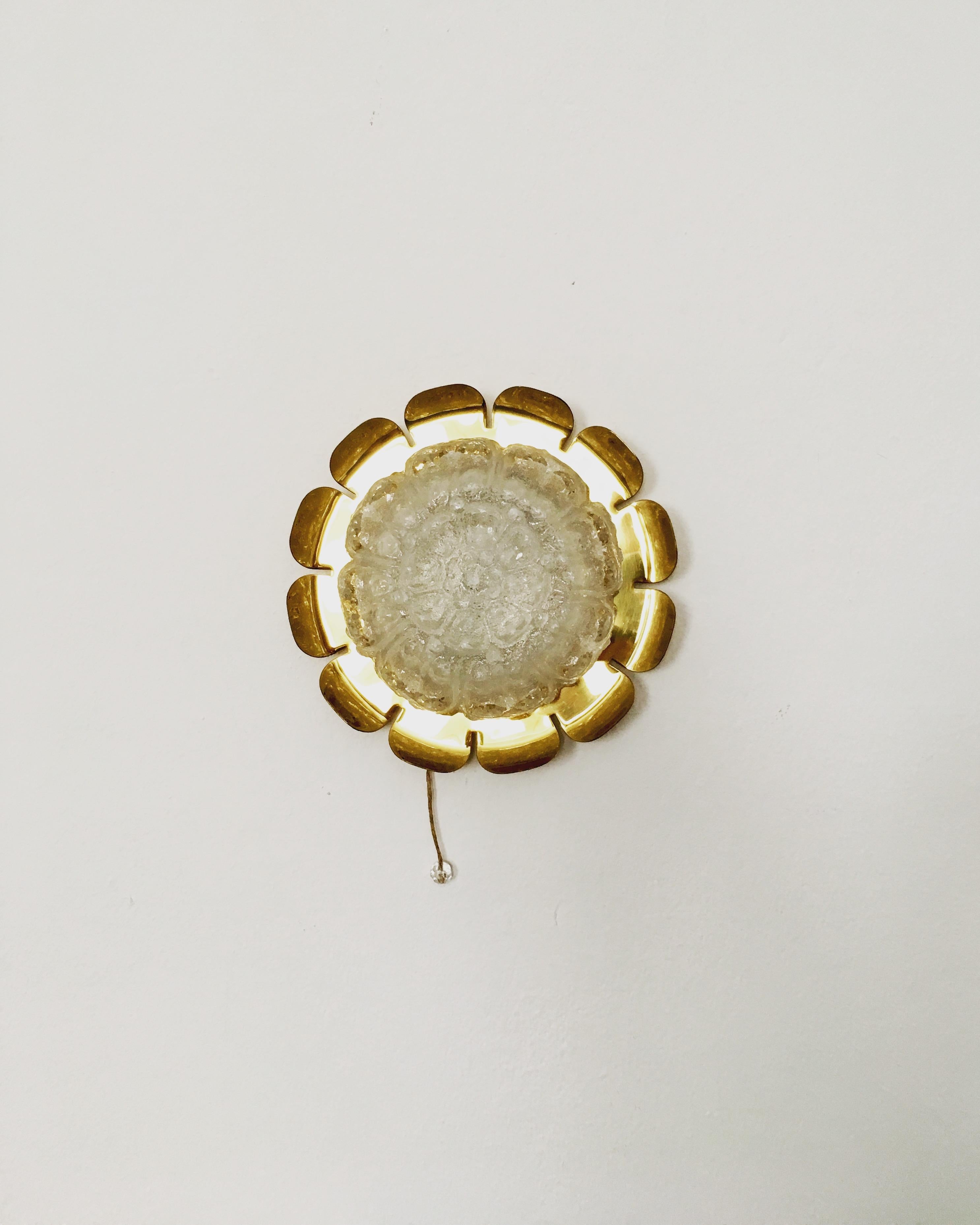 Mid-Century moderno Lampada da parete floreale di Glashütte Limburg in vendita