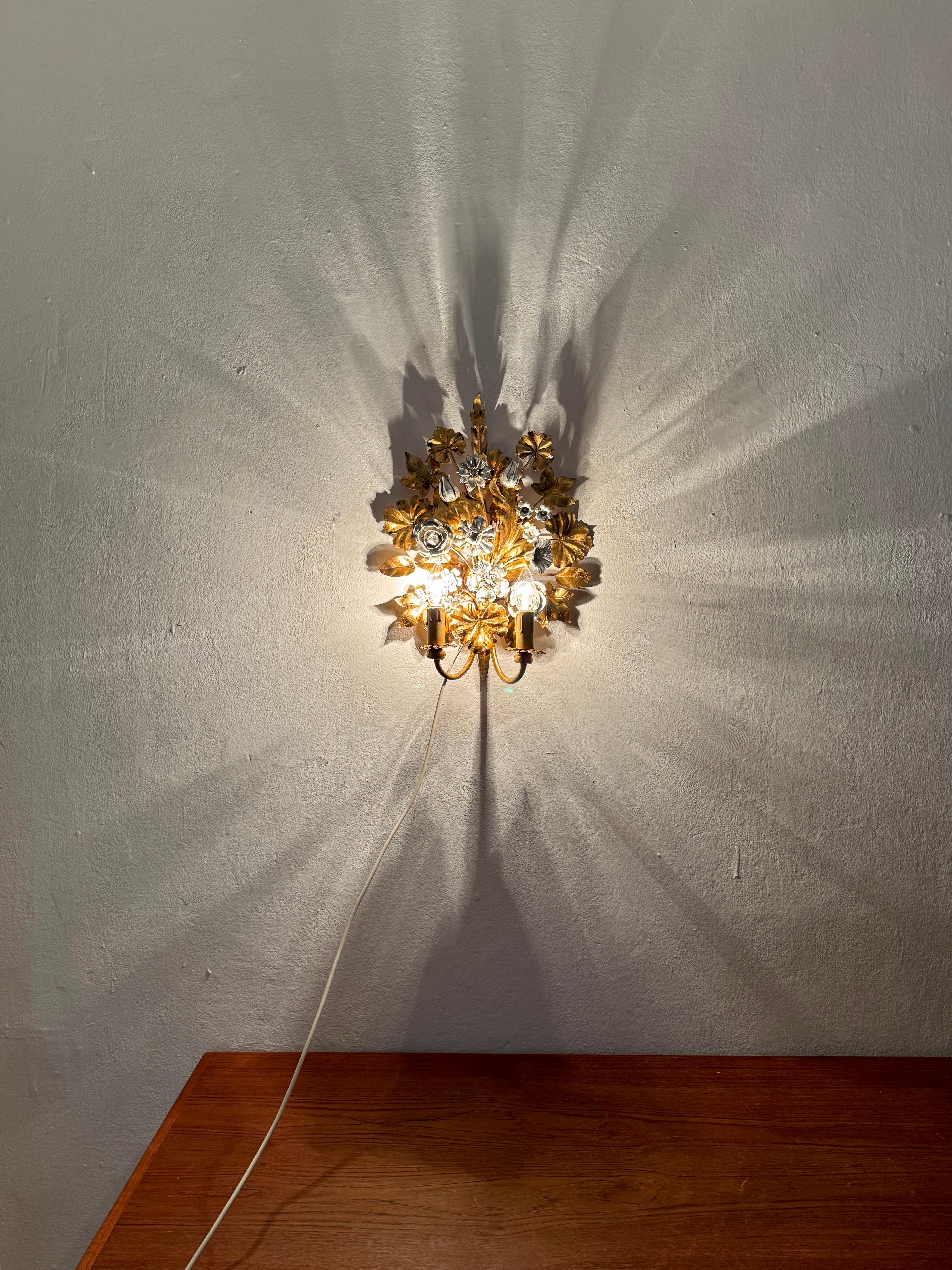 Florale wandleuchte by Hans Kögl im Angebot 3