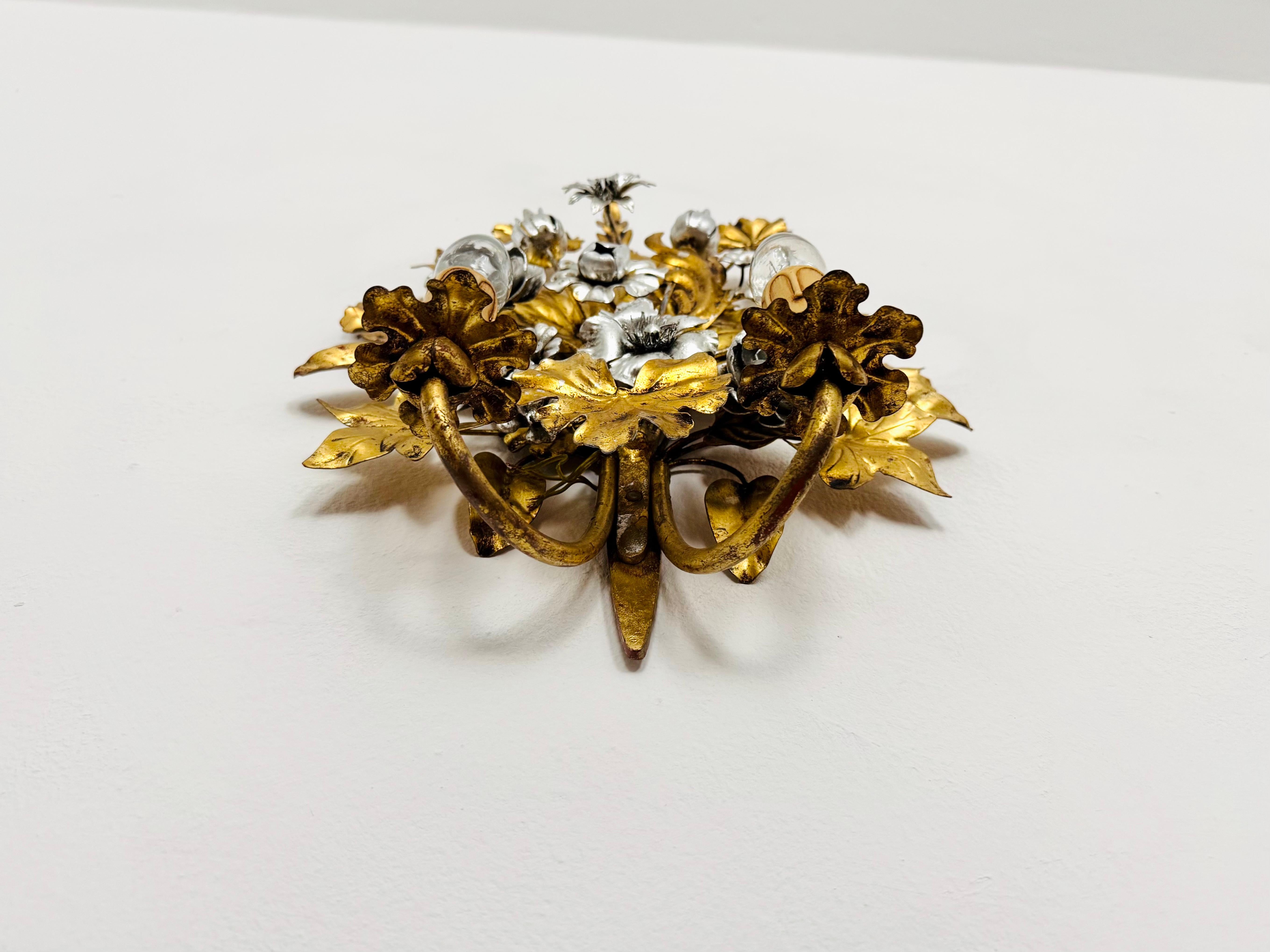 Florale wandleuchte by Hans Kögl (Metall) im Angebot