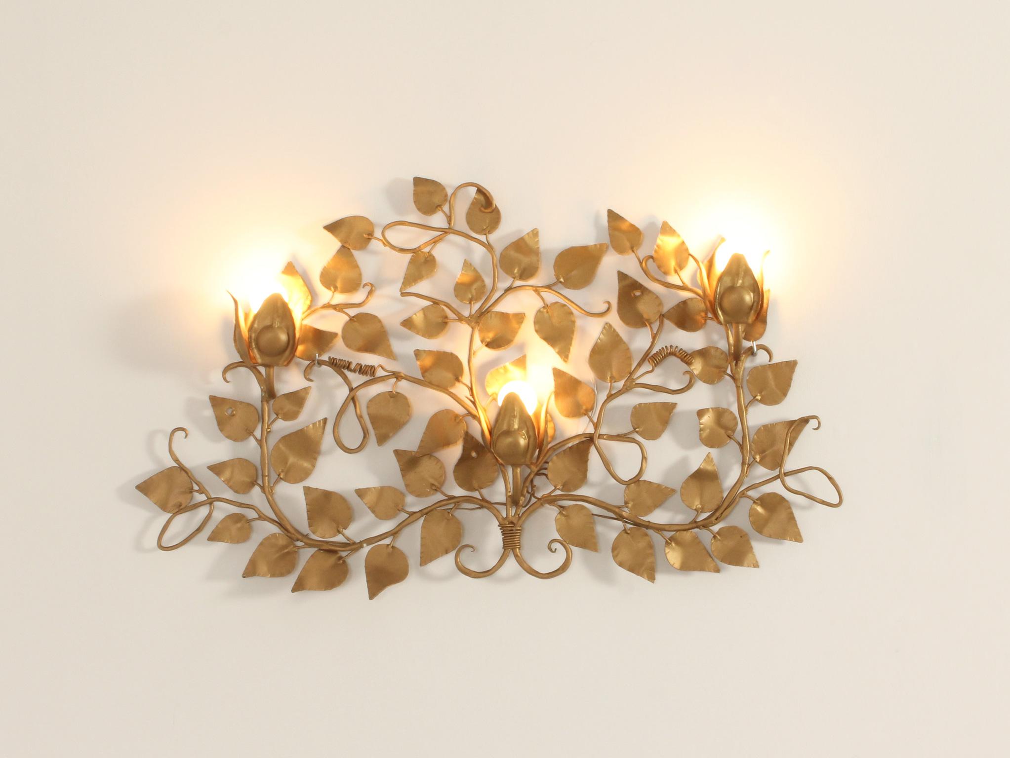 Floral Wall Lamp in Gilt Metal, Spain, 1960's For Sale 5