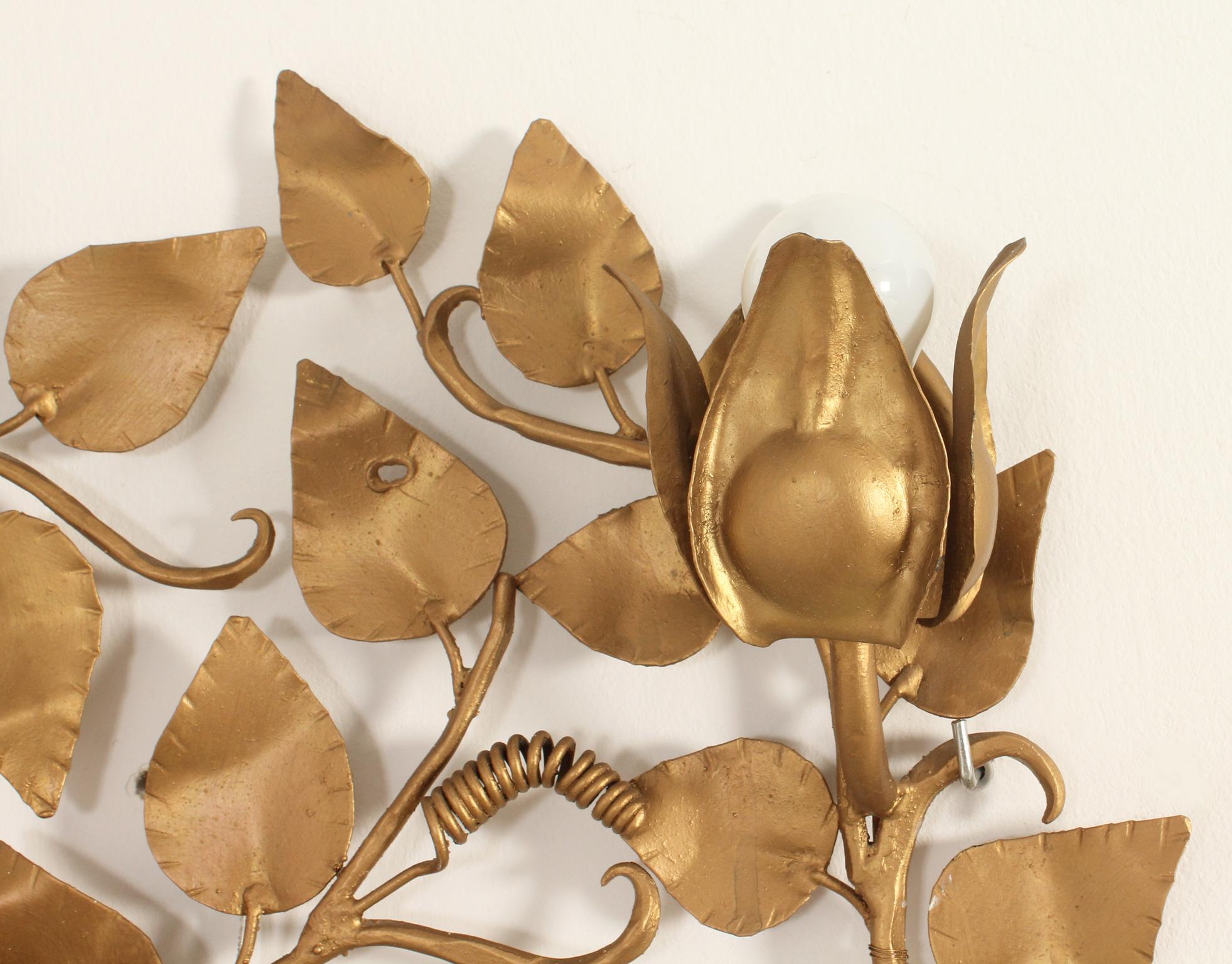 Floral Wall Lamp in Gilt Metal, Spain, 1960's For Sale 2