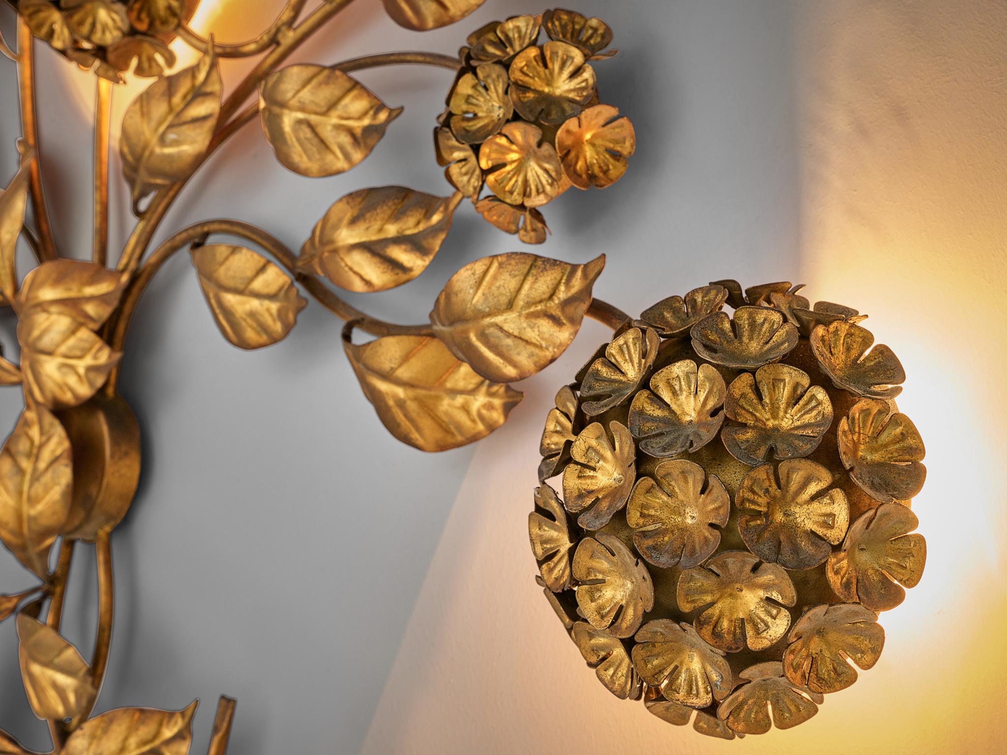 Charming Floral Wall Light in Brass 1