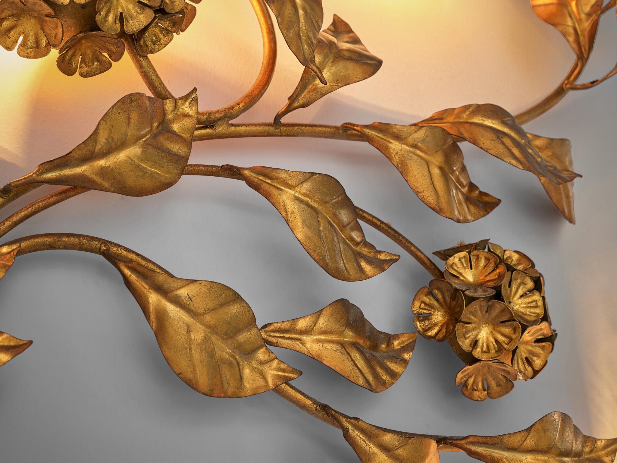 Charming Floral Wall Light in Brass 2