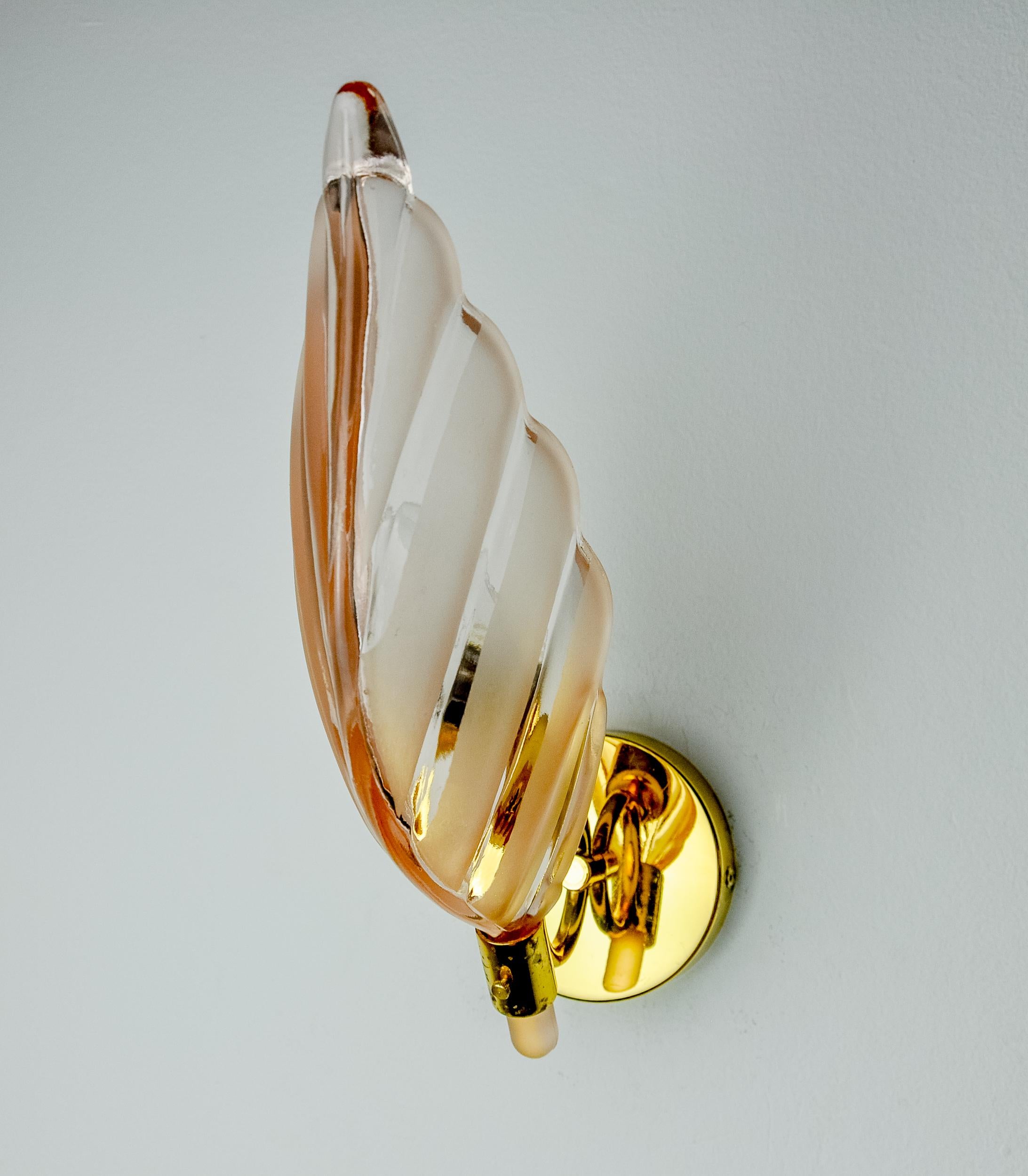 Italian Floral wall light, pink Murano glass, Italy, 1970 For Sale