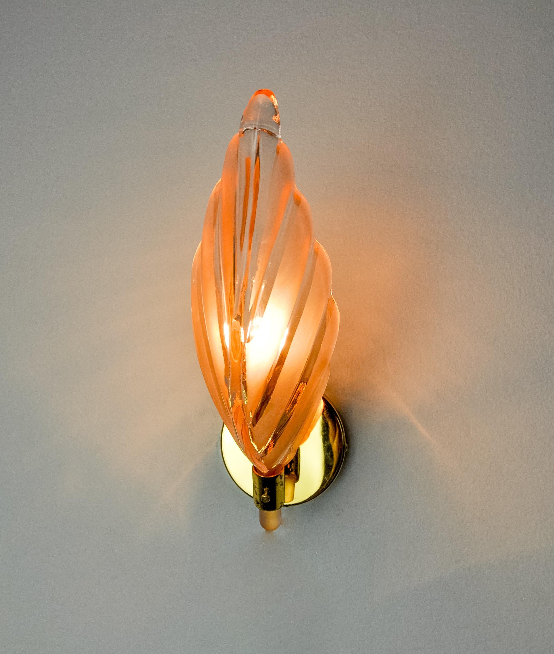 Late 20th Century Floral wall light, pink Murano glass, Italy, 1970 For Sale