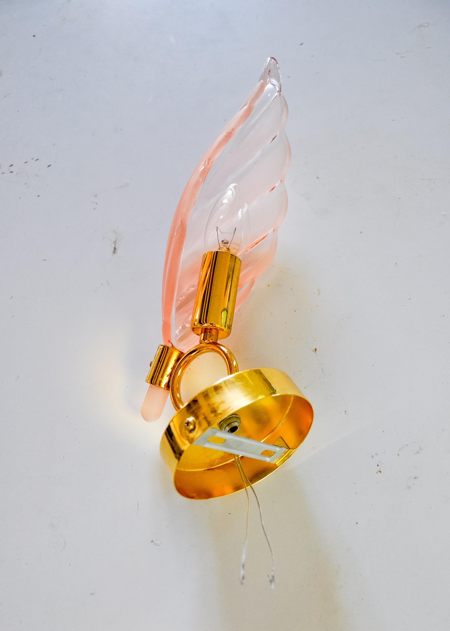 Floral wall light, pink Murano glass, Italy, 1970 For Sale 1