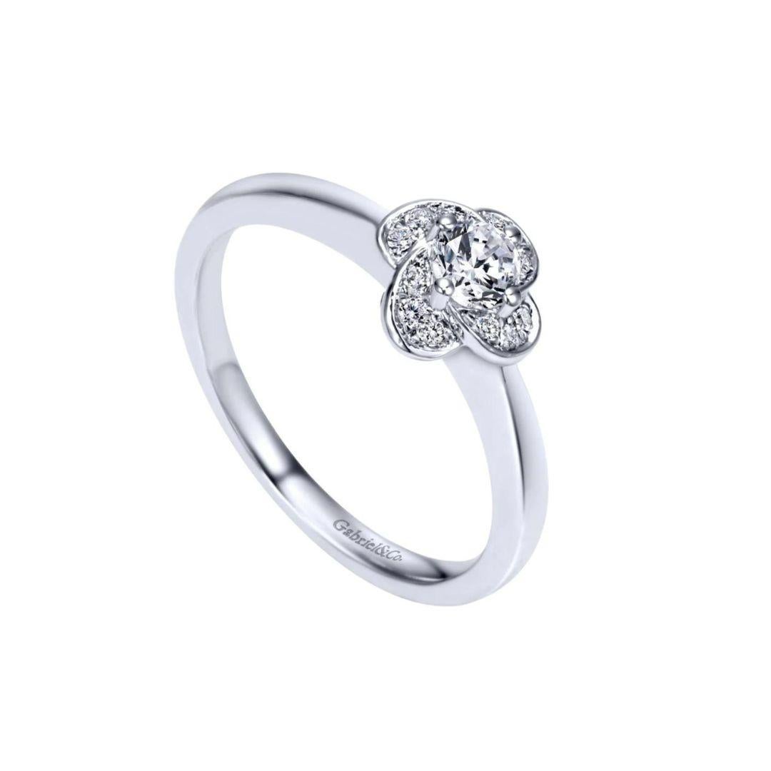 Floral White Gold Diamond Engagement Ring In New Condition For Sale In Stamford, CT