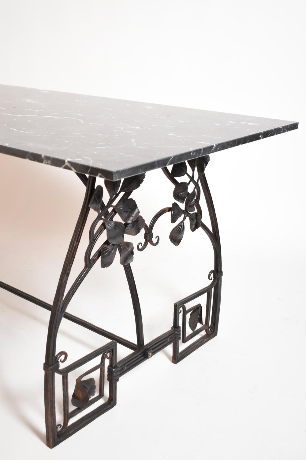 Espagnol Table console en fer forgé à motifs floraux, années 1960 en vente