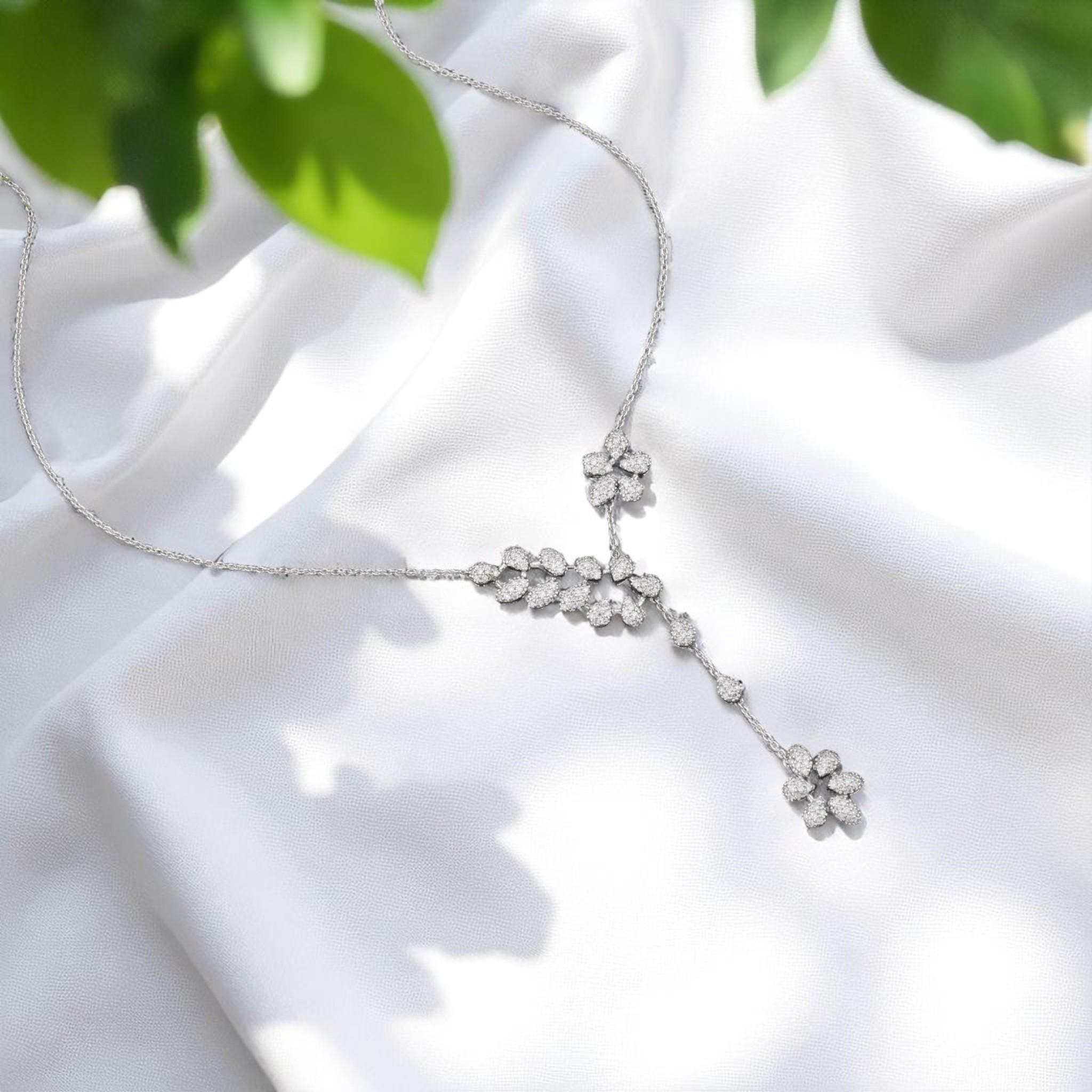 Taille ronde Collier de diamants en forme de goutte en Y en or massif 14K (certifié) en vente
