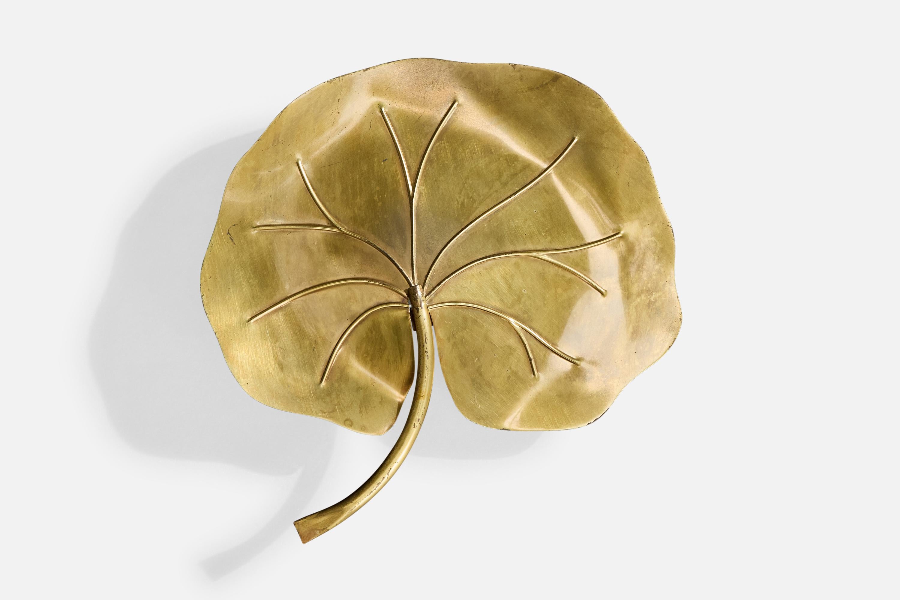 Florart, Wall Lights, Brass, France, 1970s In Good Condition For Sale In High Point, NC