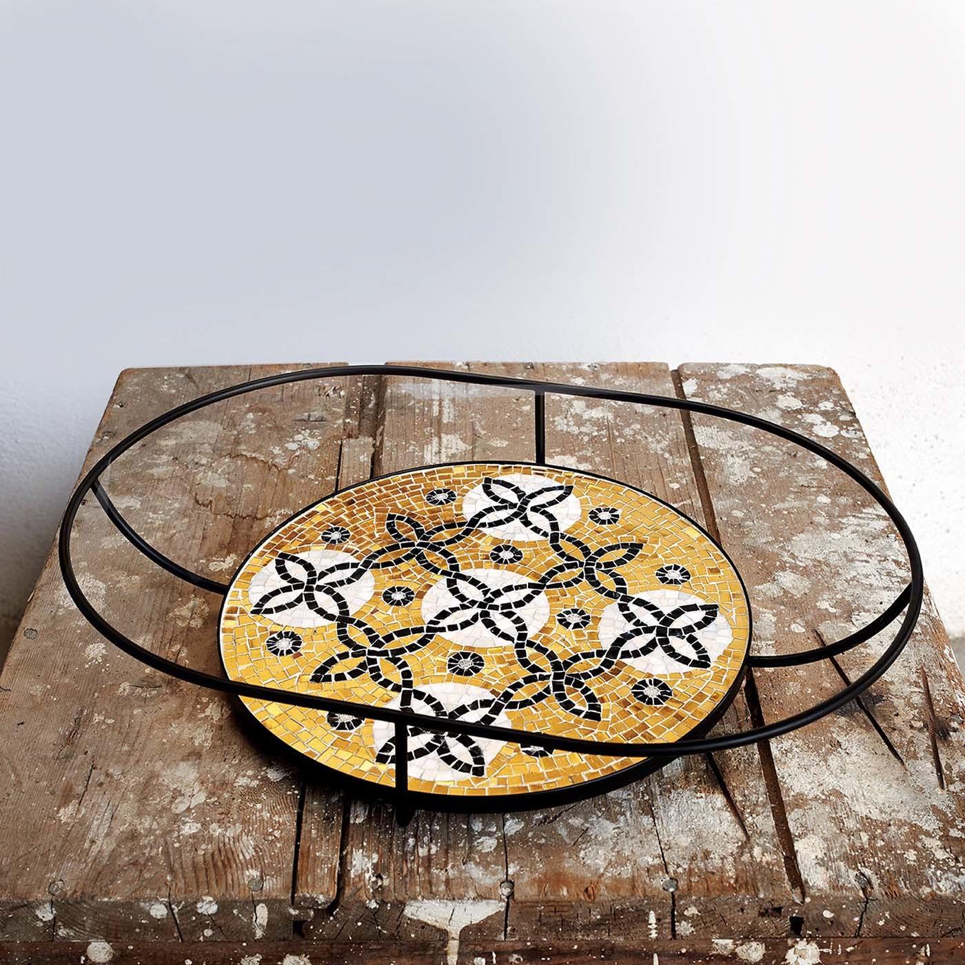 Part of the Flore collection, created by Ursula Corsi along with designer Davide Acquini, the central decoration of this tray is a magnificent marble tile mosaic that interprets some of the inlays found in Basilica di Santa Maria del Fiore in