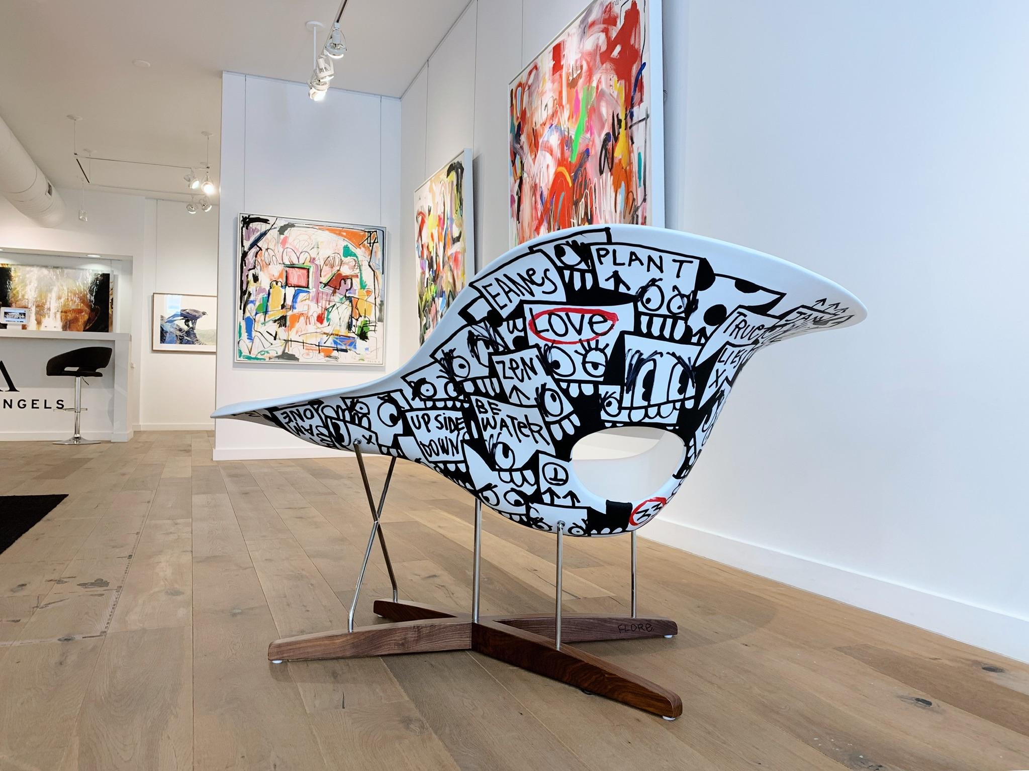 Flore
La Chaise Lounge Chair, 2019
Signiert vom Künstler
Acryl auf weißem Fiberglasschalenstuhl mit Gestänge aus Edelstahl und Sockel aus Nussbaumholz
59 x 33 x 33,8 Zoll
Dieses Stück ist einzigartig

straßenkunst 
pop-Art
Keith