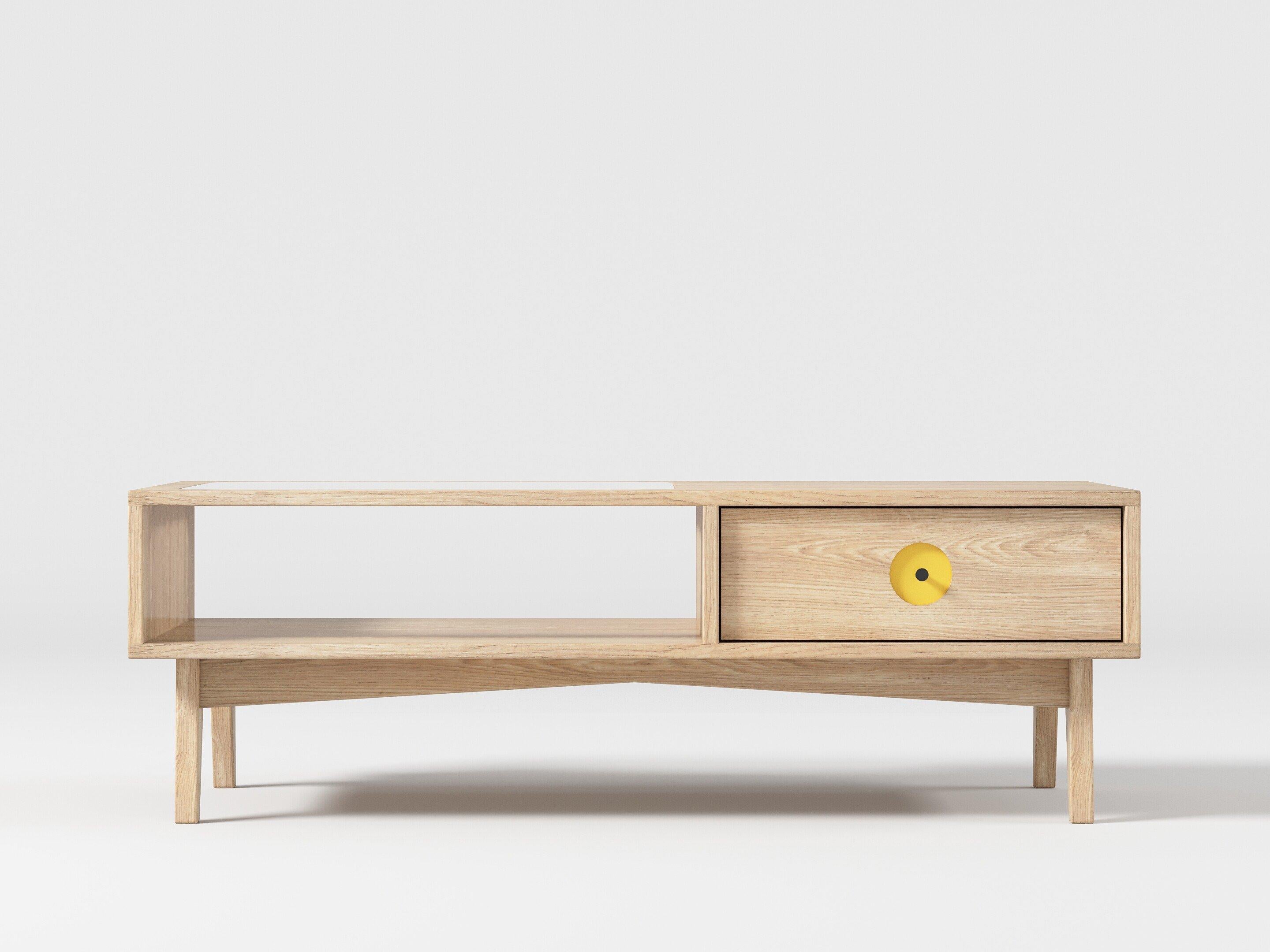 Élevez votre espace de vie avec la table basse Florence. Ce design minimaliste présente des lignes épurées, des courbes organiques et des pieds fuselés qui illustrent l'essence de l'esthétique du milieu du siècle.

Entièrement fabriquée en bois