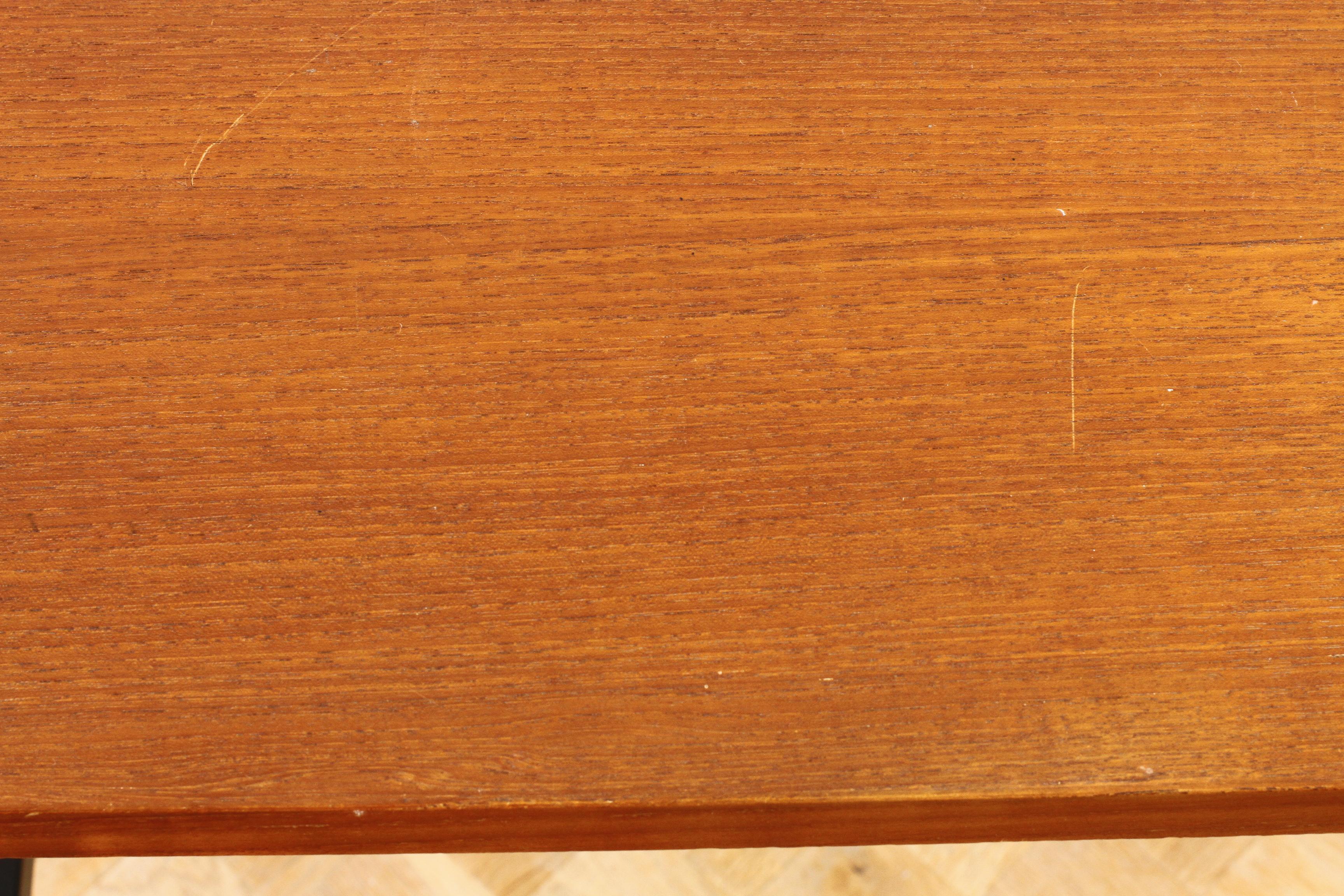 Florence Knoll 1950er Jahre Mid-Century Holzfurnier schwarzer Rahmen Schreibtisch oder Konsolentisch im Angebot 7