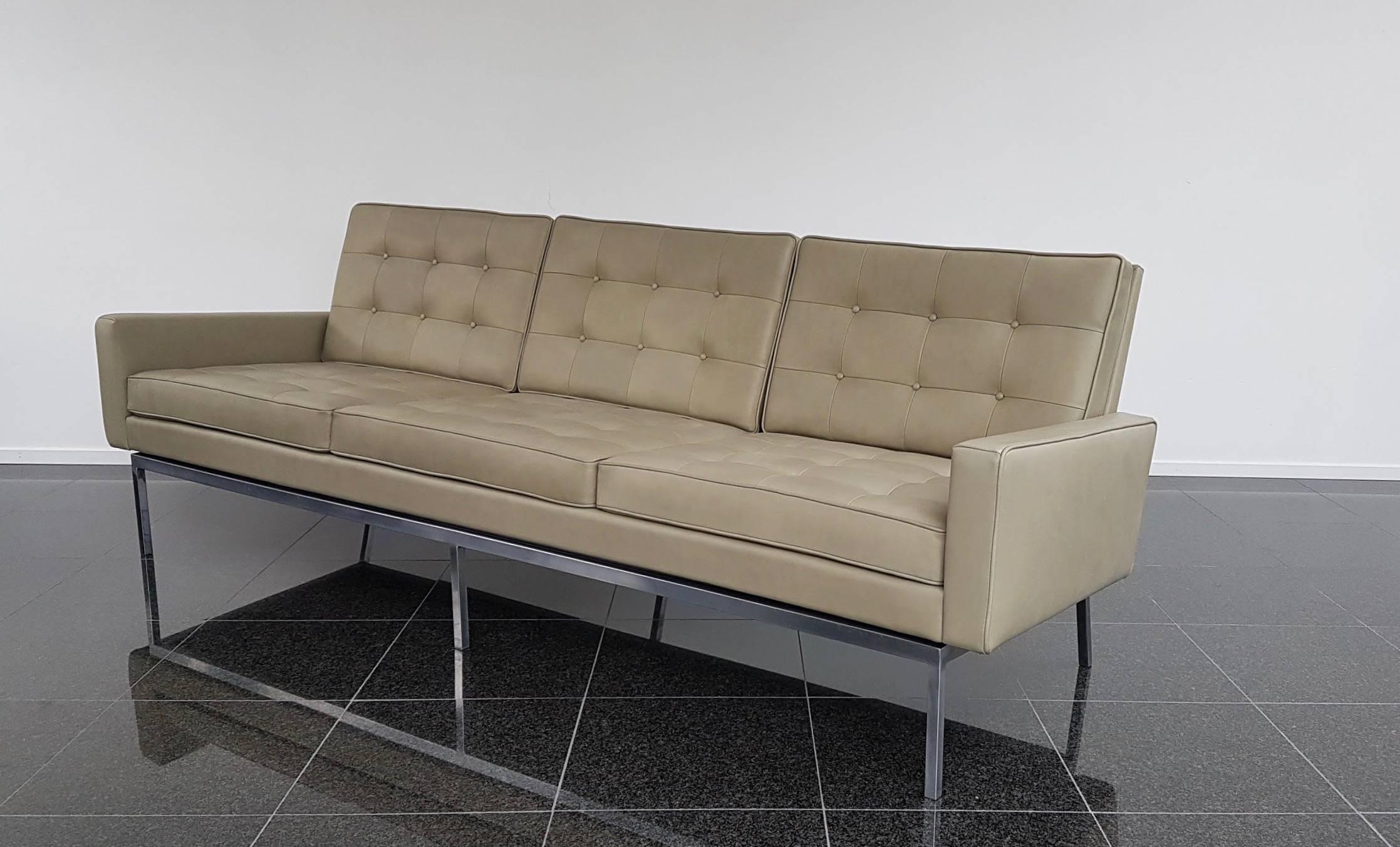 This sofa model 67A was designed in 1958 by American designer Florence Knoll and has been completely restored with attention to every original detail. Used is a olive-green very exclusive full aniline leather with a velvet soft touch that is