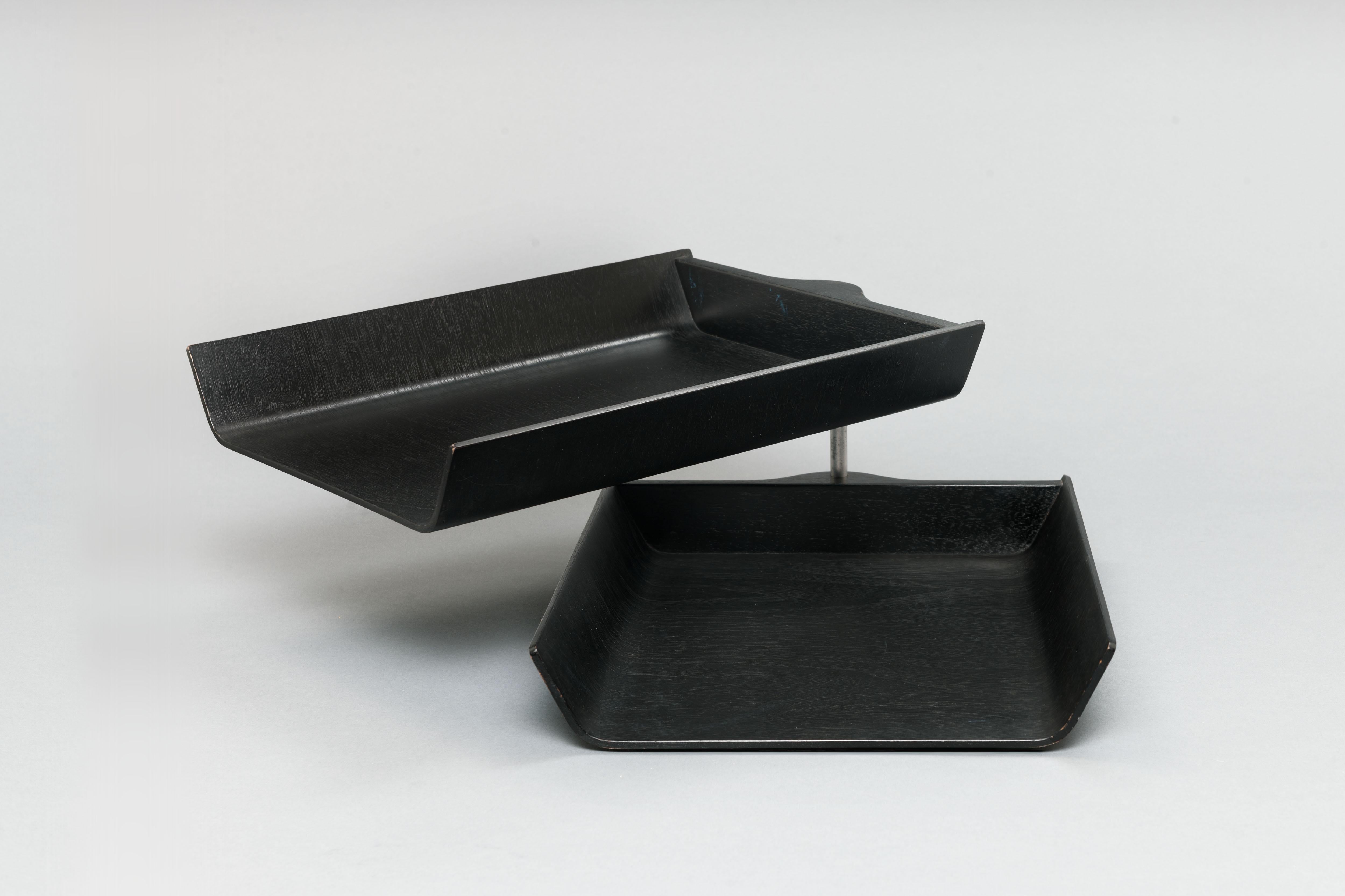 This double pivoting desk tray was designed by American designer Florence Knoll in 1948 and is a collectable midcentury accessory. The trays are made of plywood with a solid wooden back pivoting on a metal support.
A wonderful desk office accessory