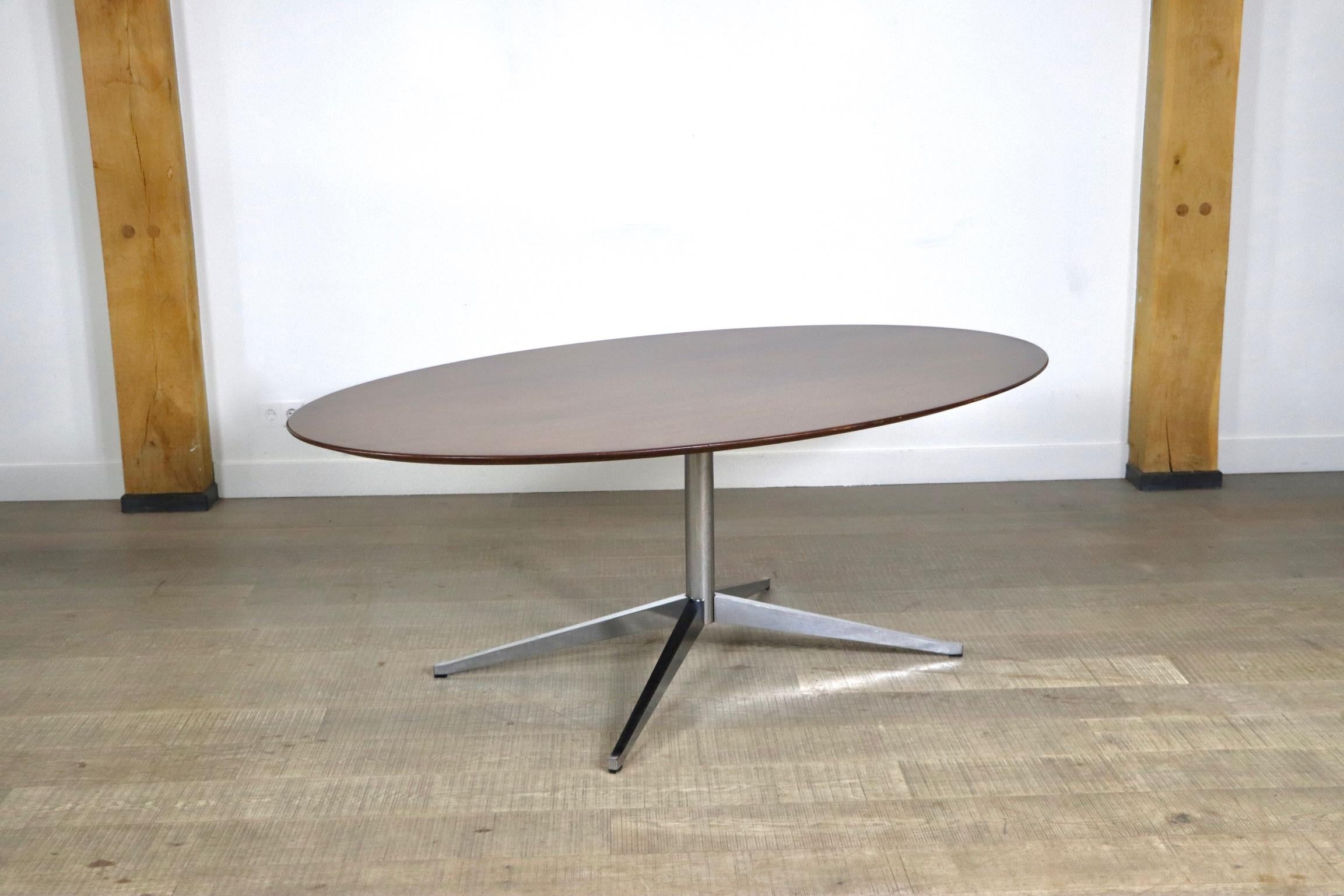 Florence Knoll 2480 Oval Dining Table in Walnut for Knoll, 1960s 1