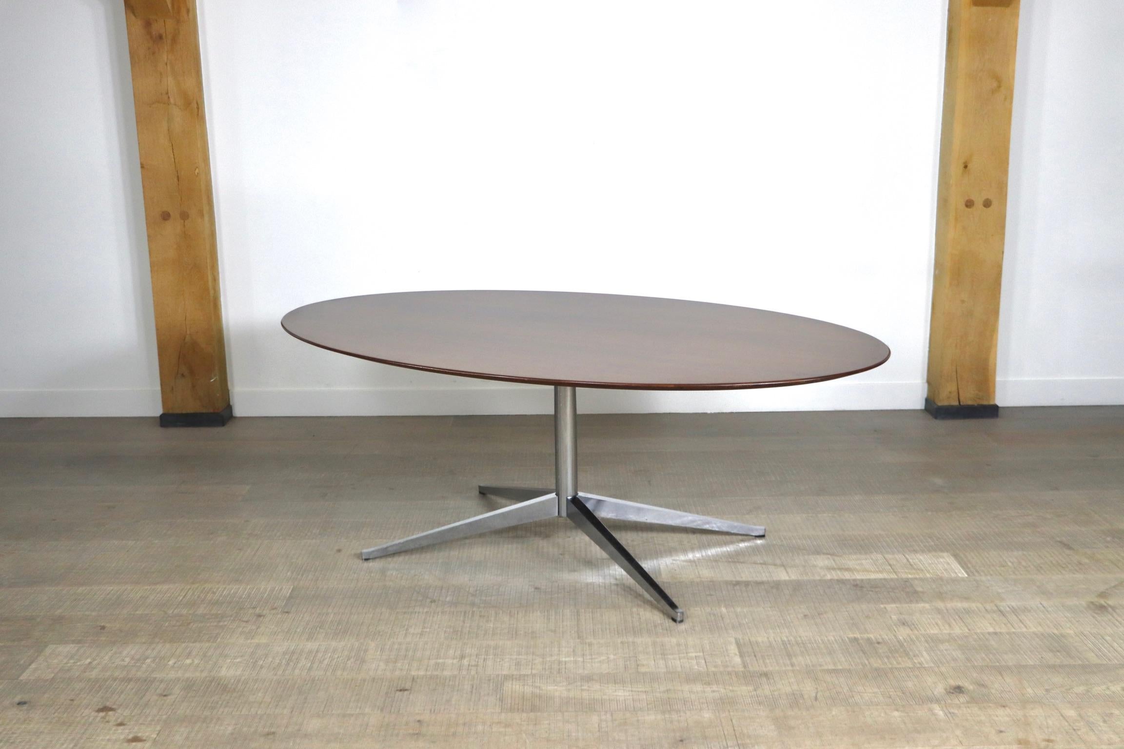 Florence Knoll 2480 Oval Dining Table in Walnut for Knoll, 1960s 4