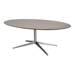 Mesa de comedor ovalada Florence Knoll 2480 en nogal para Knoll, años 60