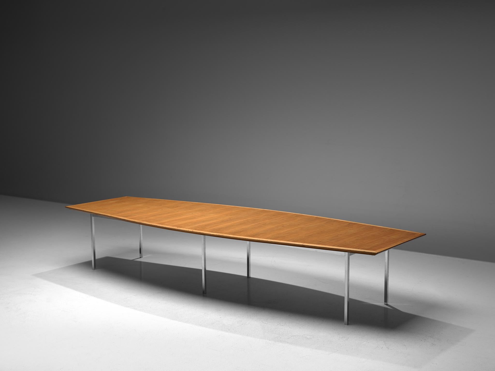 Florence Knoll for Knoll International, table model 580, walnut and chromed metal, United States, circa 1960, 4mtr/13ft long.

Large dining table with boat shaped top in teak. Twelve people can be easily seat around this grand conference table. The