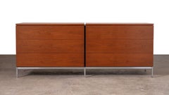 Florence Knoll 6-Schubladen-Doppelkommode aus Teakholz mit Satin- Nickel-Sockel 1960er Jahre