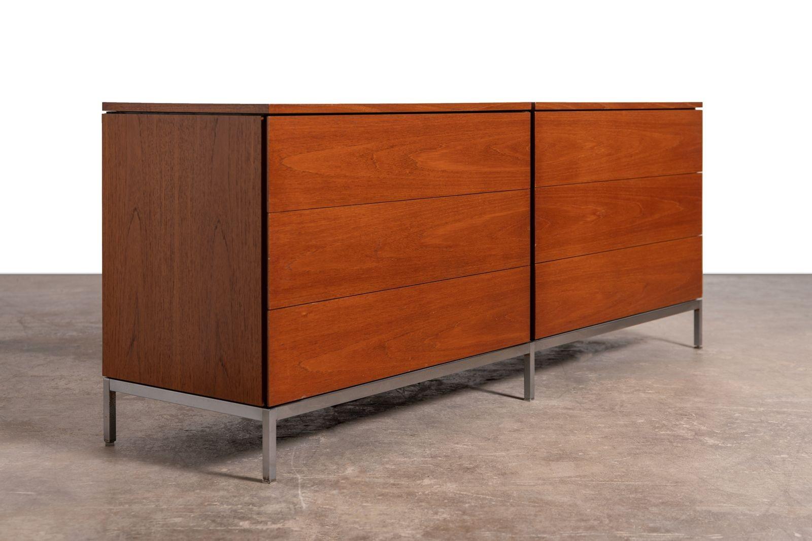 Florence Knoll 6-Schubladen-Doppelkommode aus Teakholz mit Satin- Nickel-Sockel 1960er Jahre (20. Jahrhundert) im Angebot