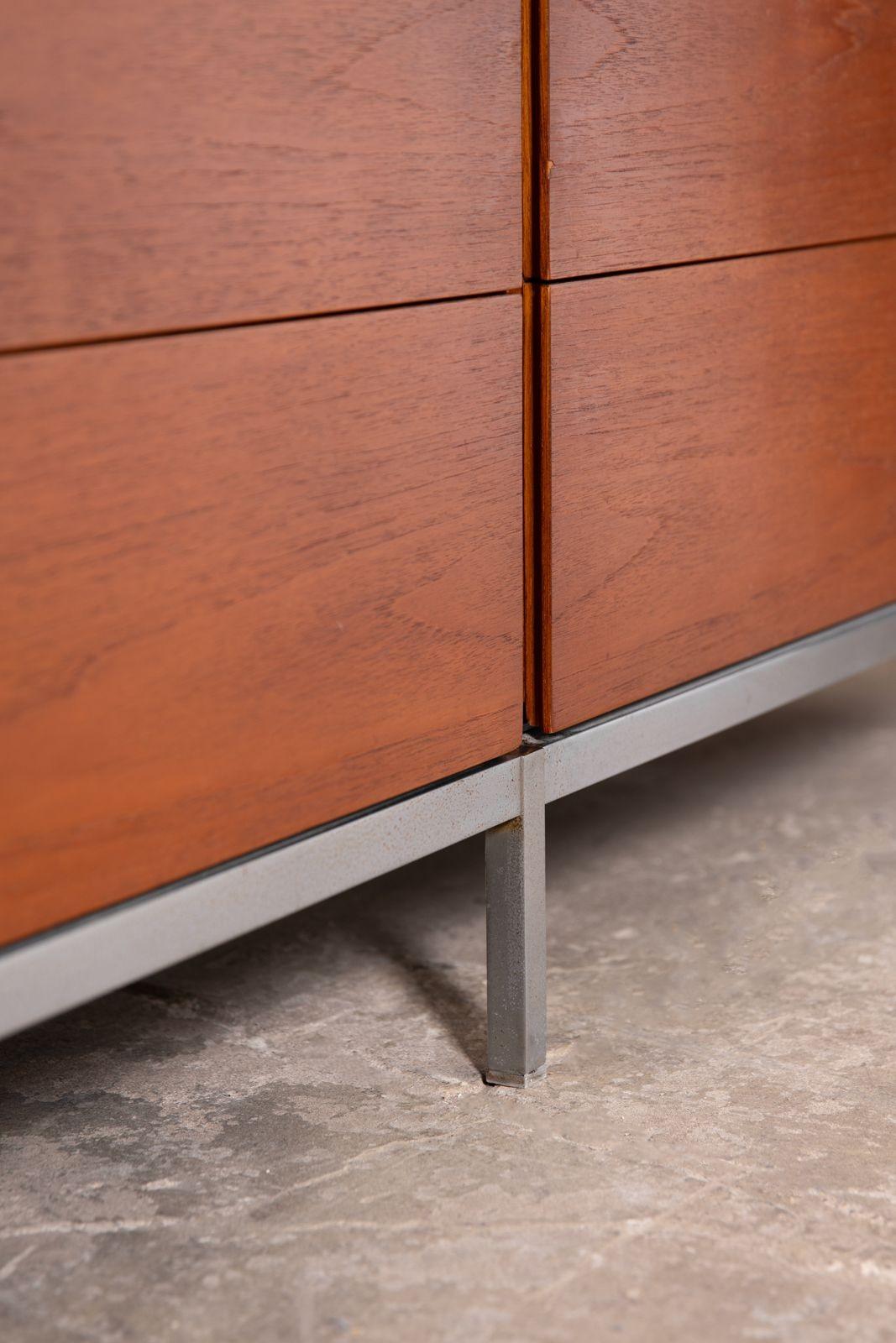 Florence Knoll 6-Schubladen-Doppelkommode aus Teakholz mit Satin- Nickel-Sockel 1960er Jahre im Angebot 2