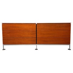 Florence Knoll Cómoda doble de 6 cajones en teca con base de níquel satinado Años 60 Florence Knoll Cómoda doble de 6 cajones en teca con base de níquel satinado Años 60