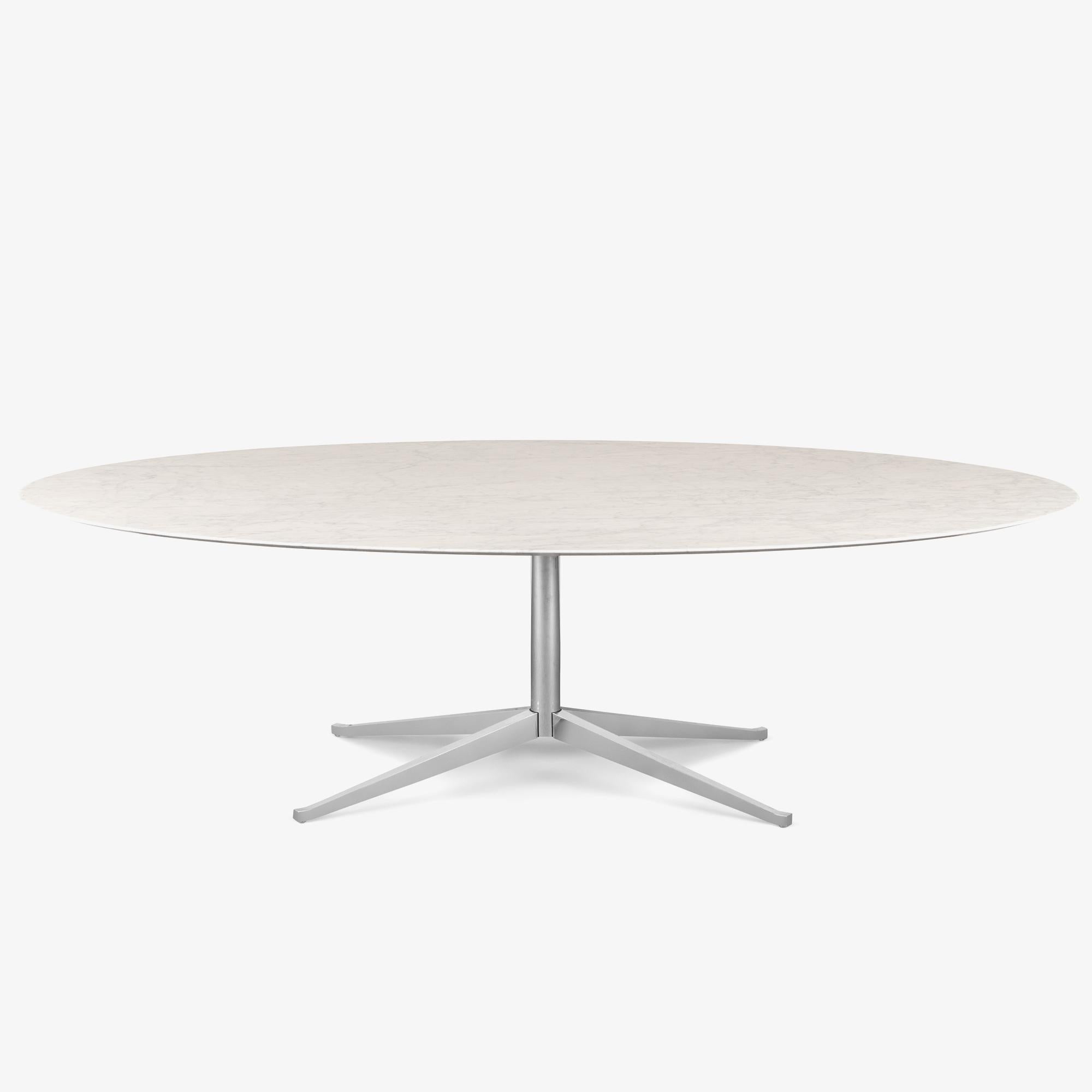 Poli Table de salle à manger ovale Florence Knoll 96 pouces en marbre de Carrare poli en vente