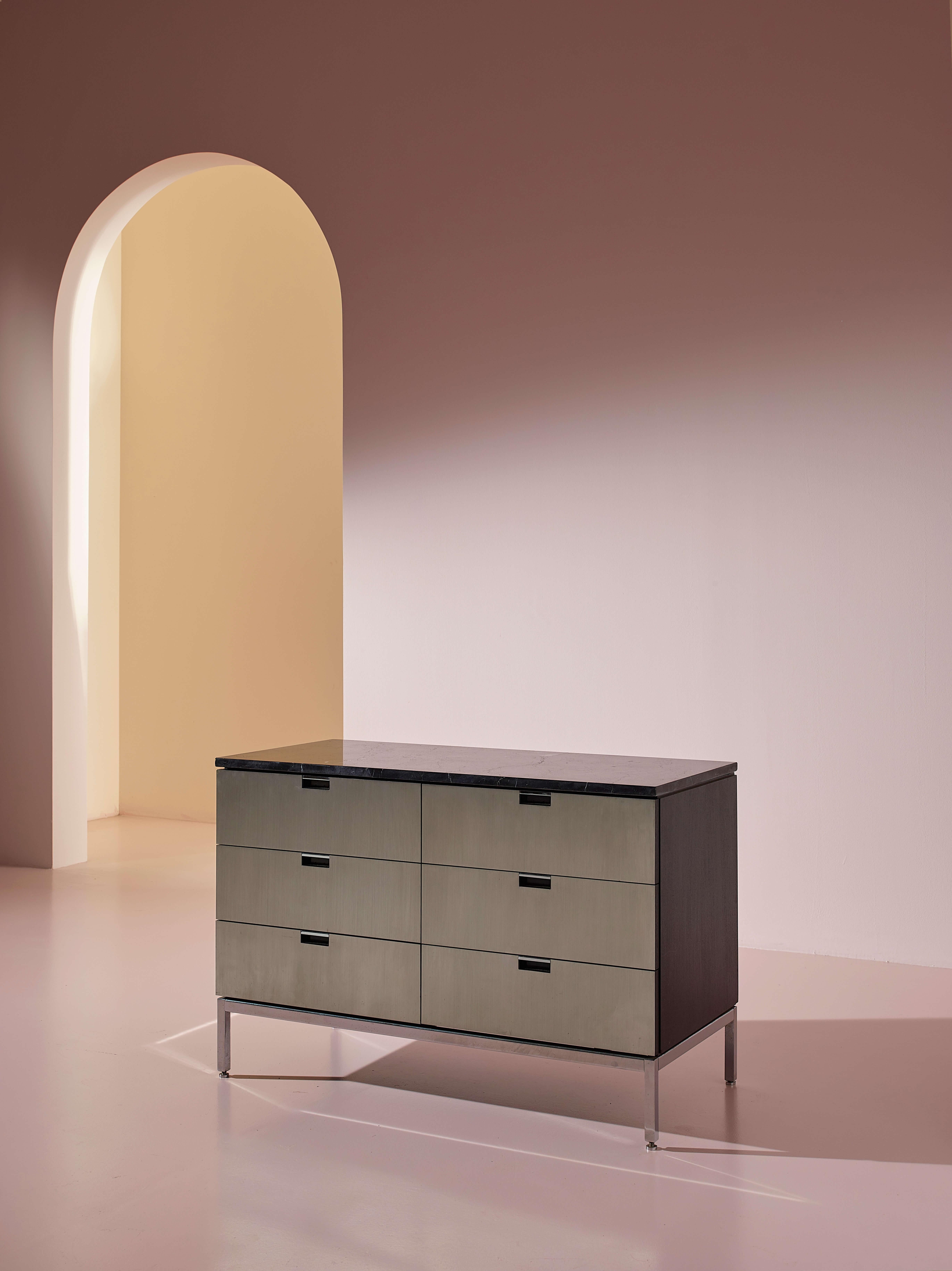 Mid-Century Modern Armoire Florence Knoll en aluminium, métal et marbre, Knoll International, années 1960 en vente