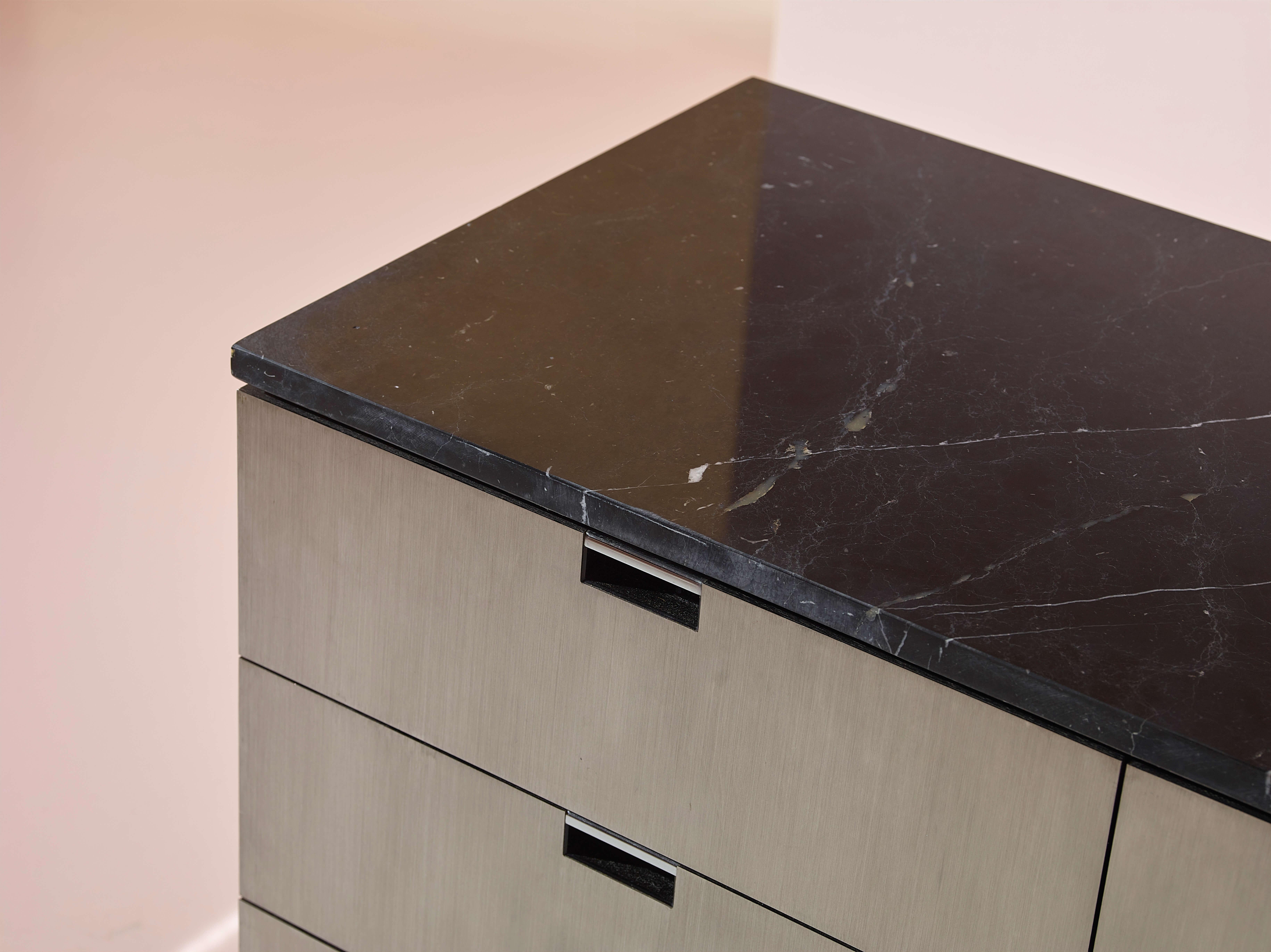 Américain Armoire Florence Knoll en aluminium, métal et marbre, Knoll International, années 1960 en vente