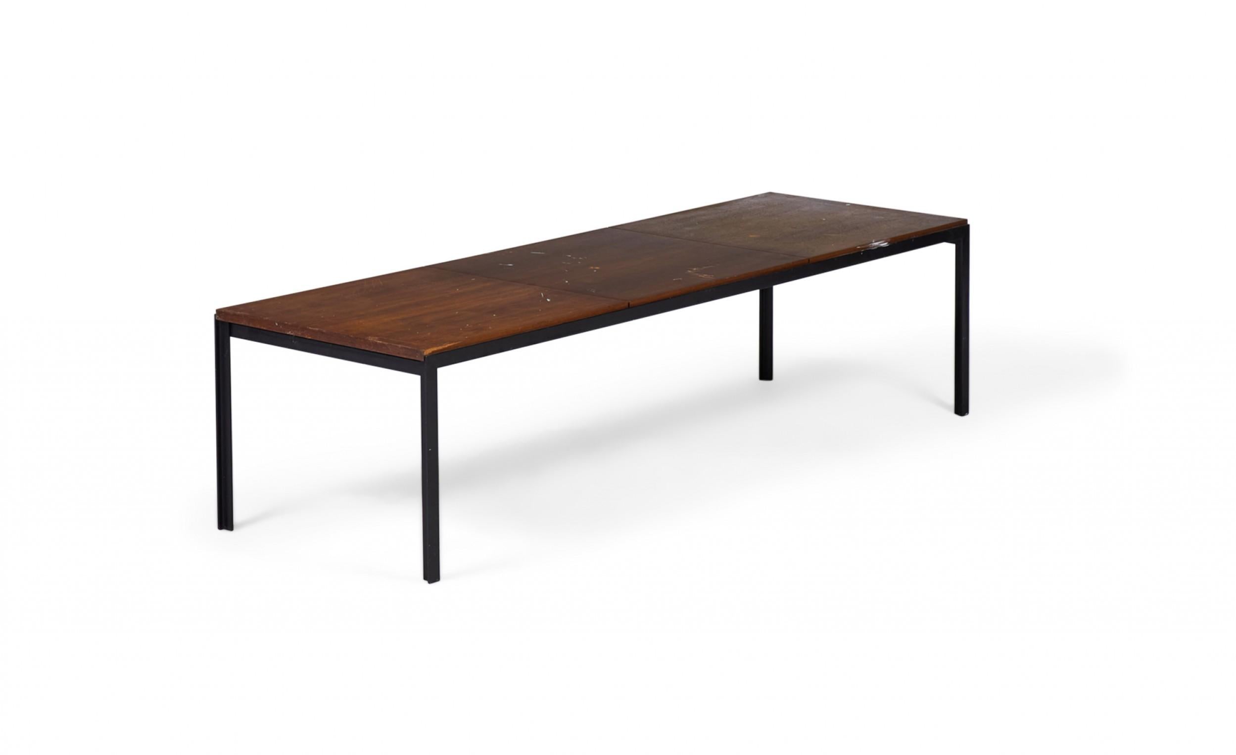 Florence Knoll American Mid-Century T-Bar Walnut Coffee / Cocktail Table In Good Condition For Sale In New York, NY