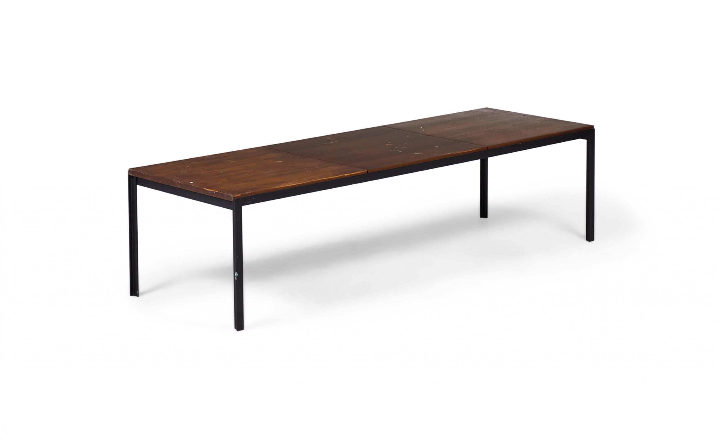 Florence Knoll American Mid-Century T-Bar Walnut Coffee / Cocktail Table For Sale 2