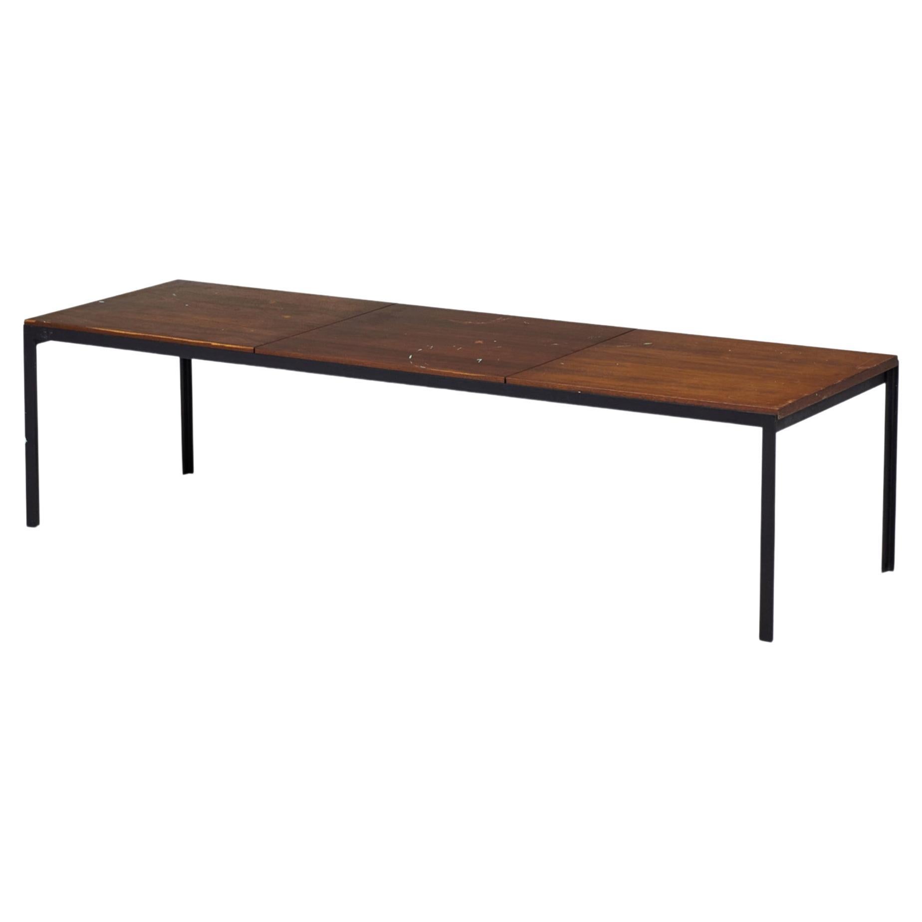Florence Knoll American Mid-Century T-Bar Walnut Coffee / Cocktail Table For Sale