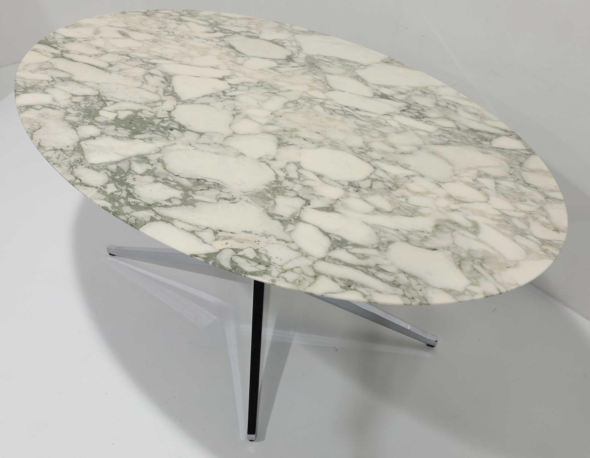 Américain Table ou bureau Arabescato Florence Knoll en vente