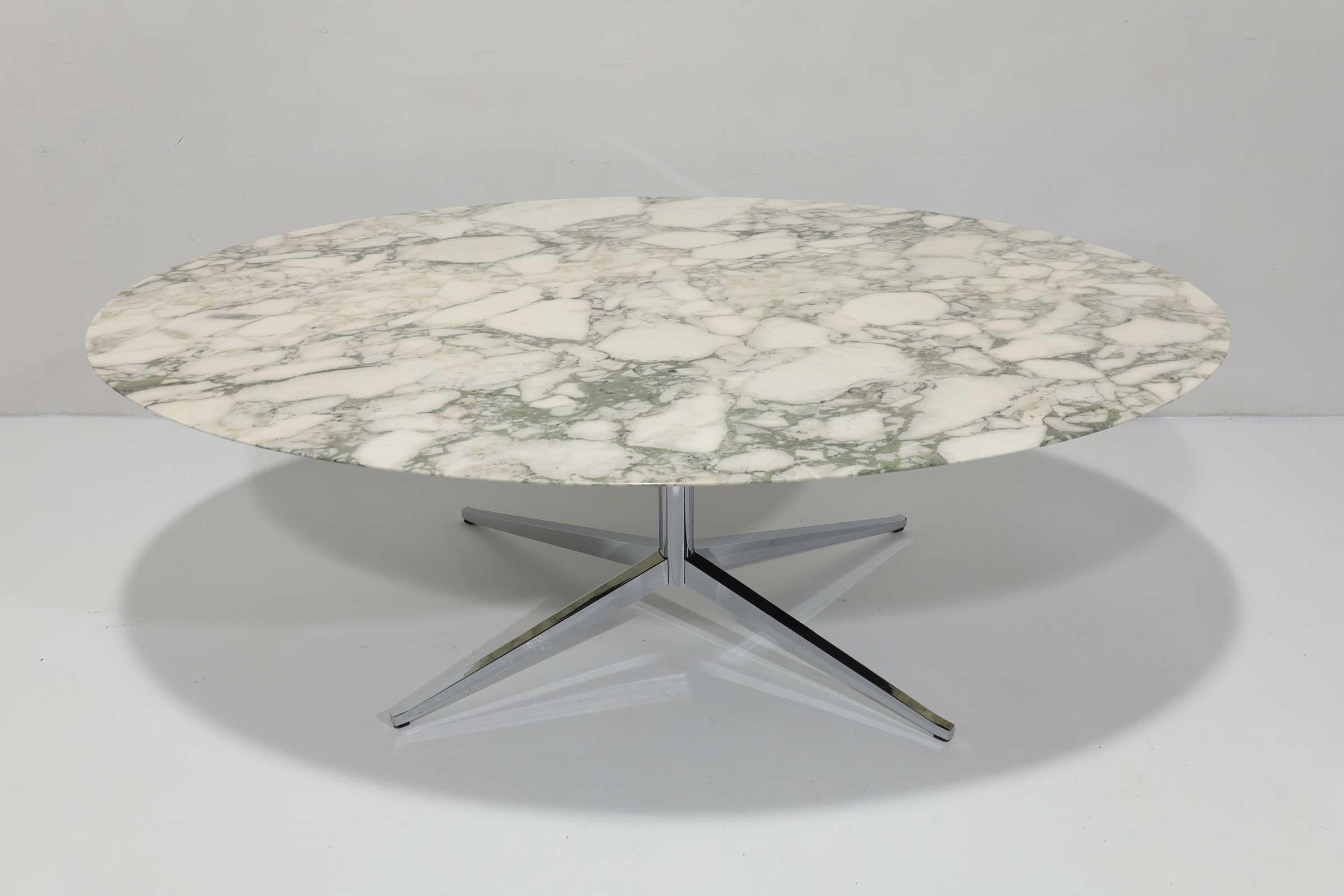 Table ou bureau Arabescato Florence Knoll Bon état - En vente à Dallas, TX