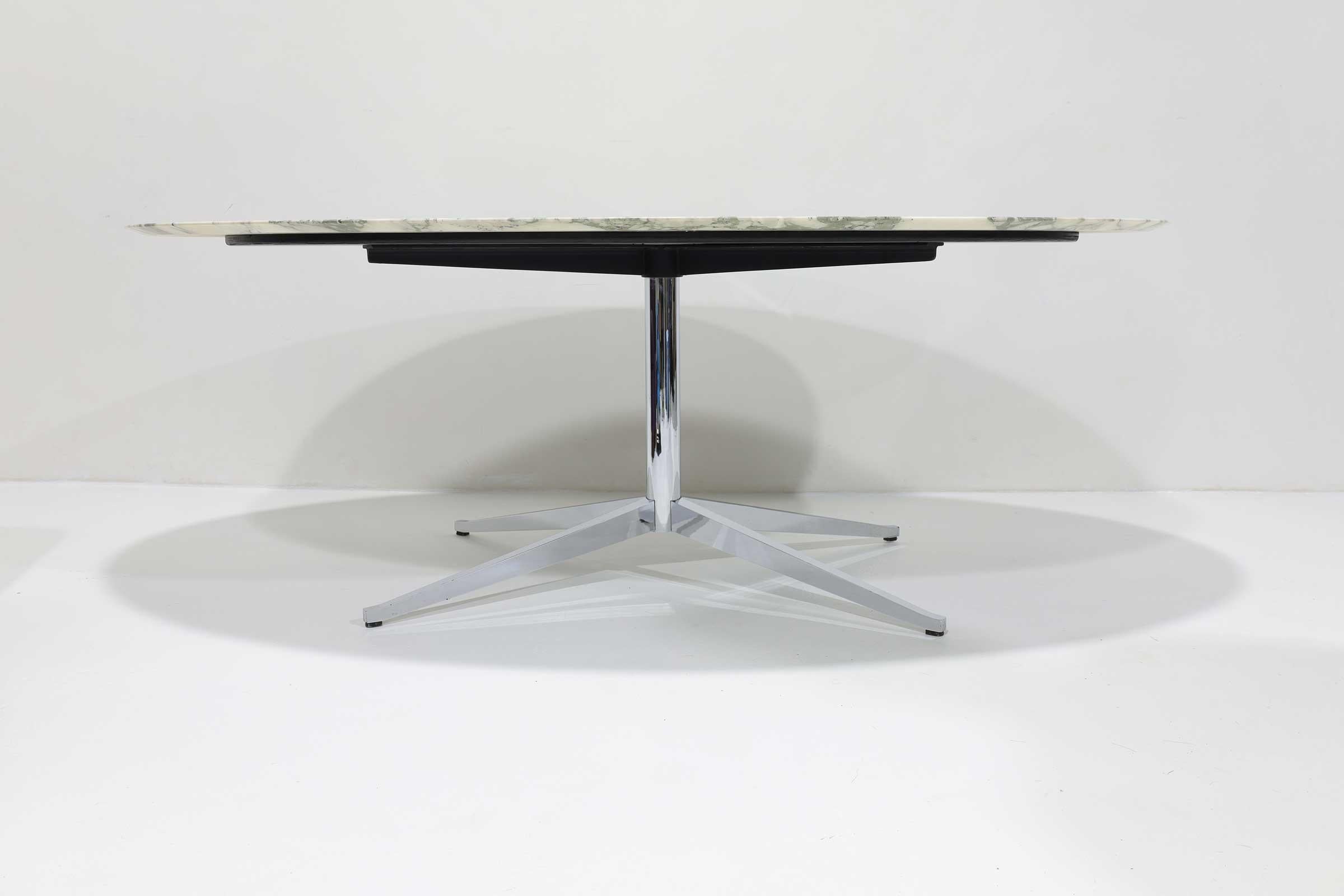 Acier Table ou bureau Arabescato Florence Knoll en vente