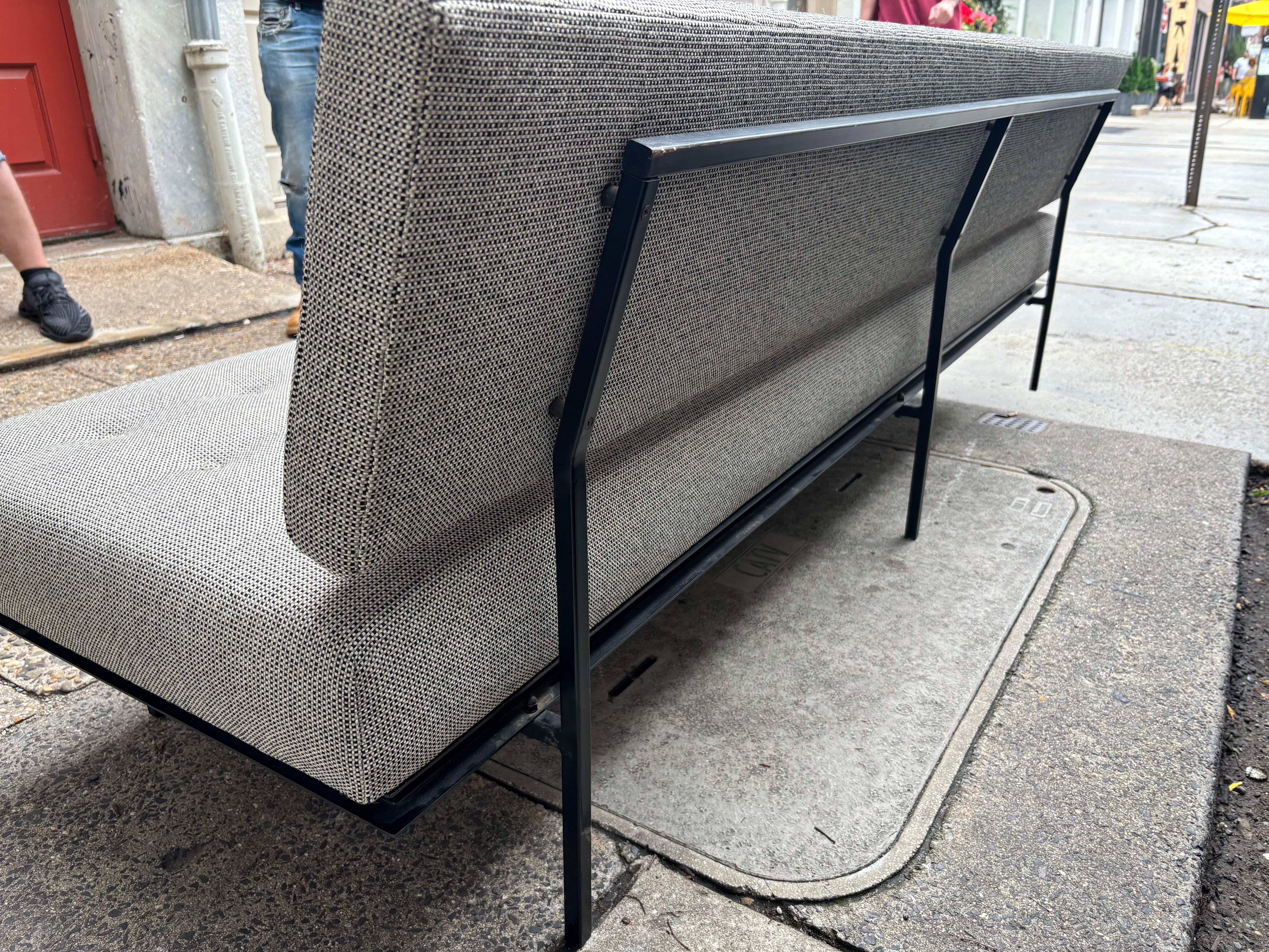 Florence Knoll Bench Sofa Model 578 In Good Condition In Philadelphia, PA