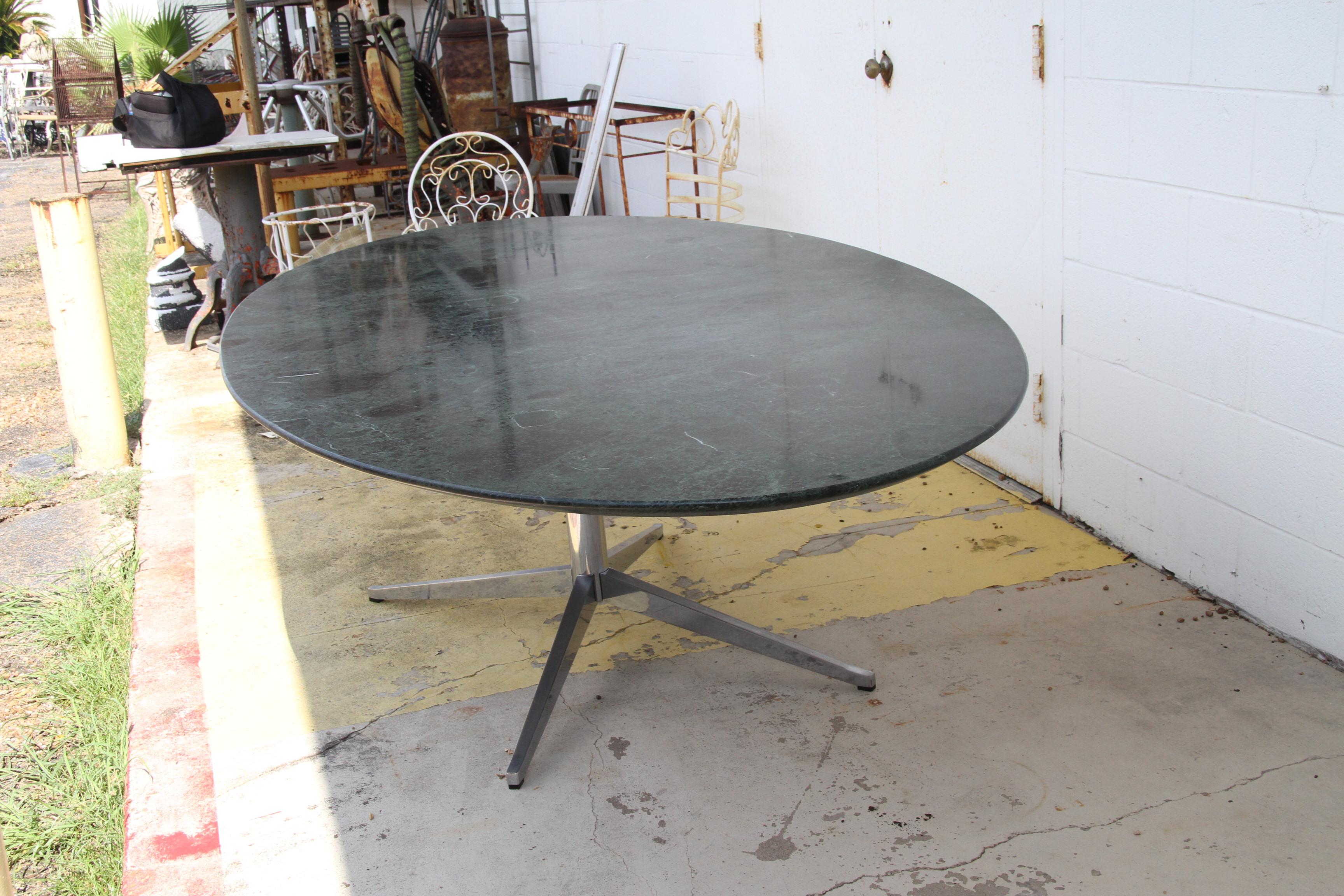 Mid-Century Modern Table de salle à manger/conférence en granit noir de Florence Knoll en vente