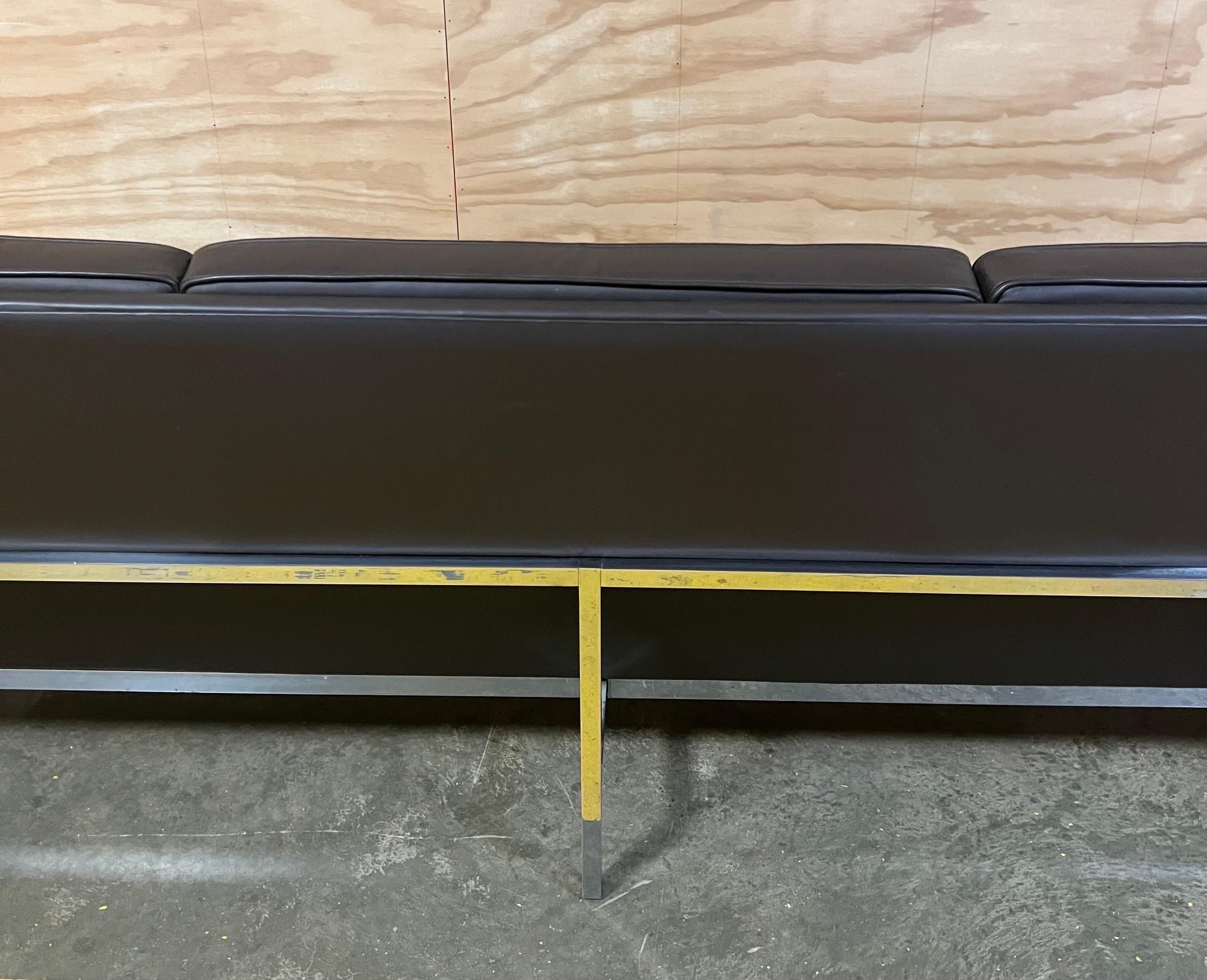 Florence Knoll Brown Sofa ~ Model 2577 For Sale 4