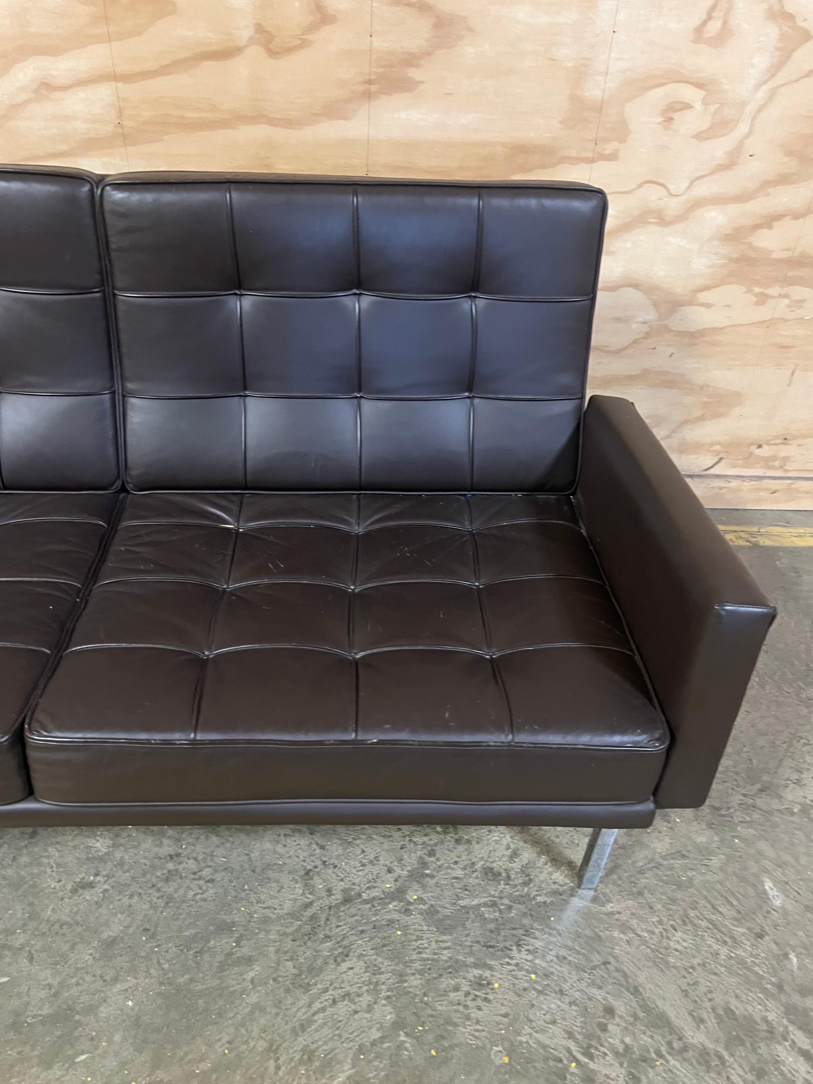 Mid-20th Century Vintage Florence Knoll Brown Sofa ~ Model 2577 For Sale