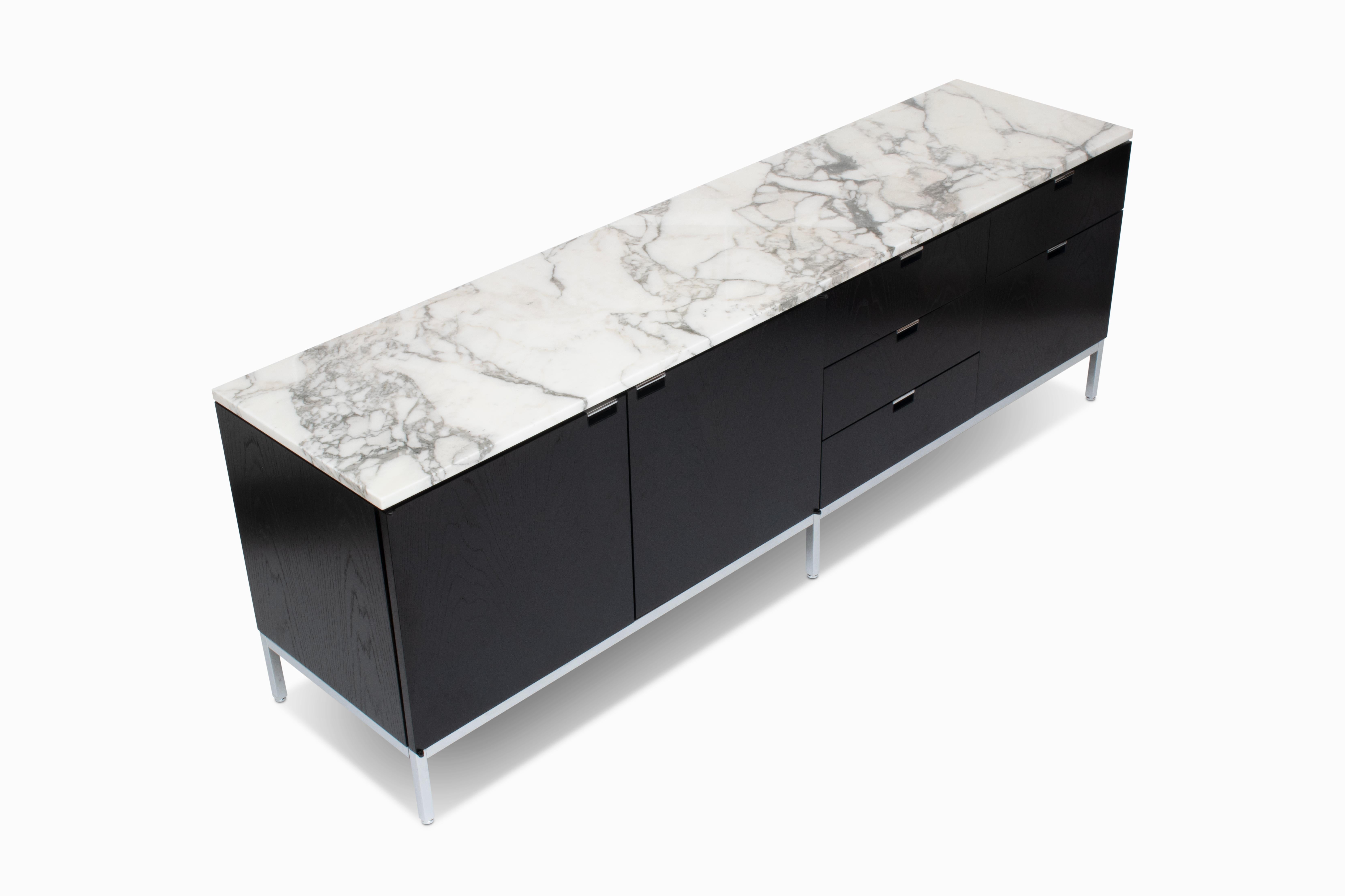 Italiano Florence Knoll Credenza Quercia ebanizzata e Marmo in vendita